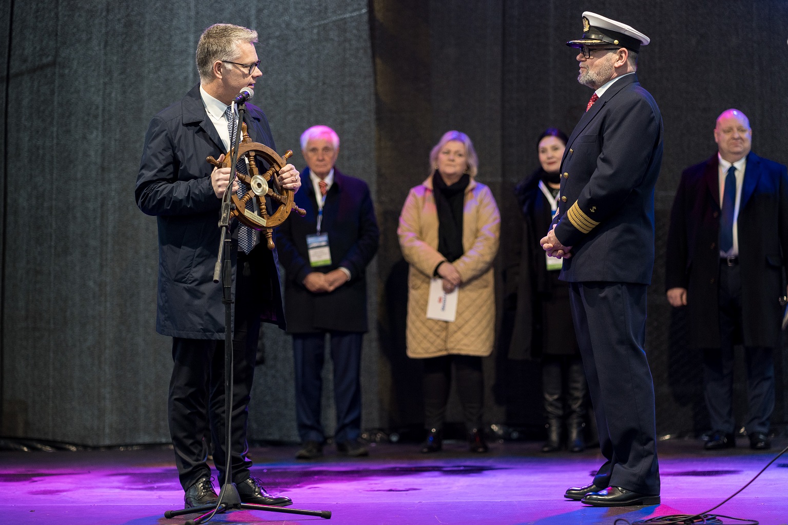 Na zdj. (od lewej): Niclas M&aring;rtensson, dyrektor zarządzający koncernu Stena Line i kpt. Adam Kędziora
