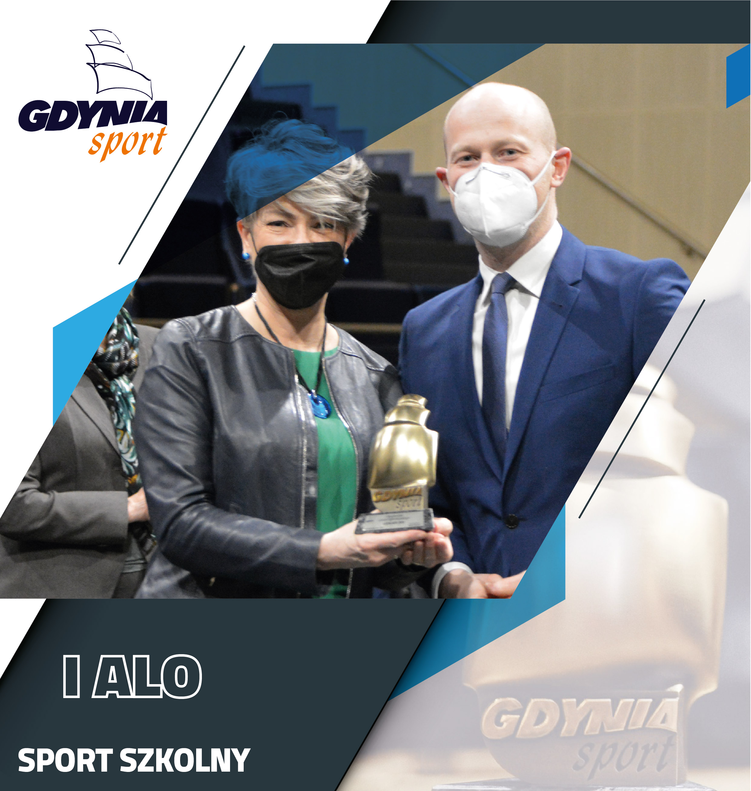 Na zdjęciu widzimy wiceprezydenta Bartosza Bartoszewicza wręczającego statuetkę złotego żagla Lidii Łączyńskiej, dyrektorce I Akademickiego Liceum Og&oacute;lnokształcącego w Gdyni