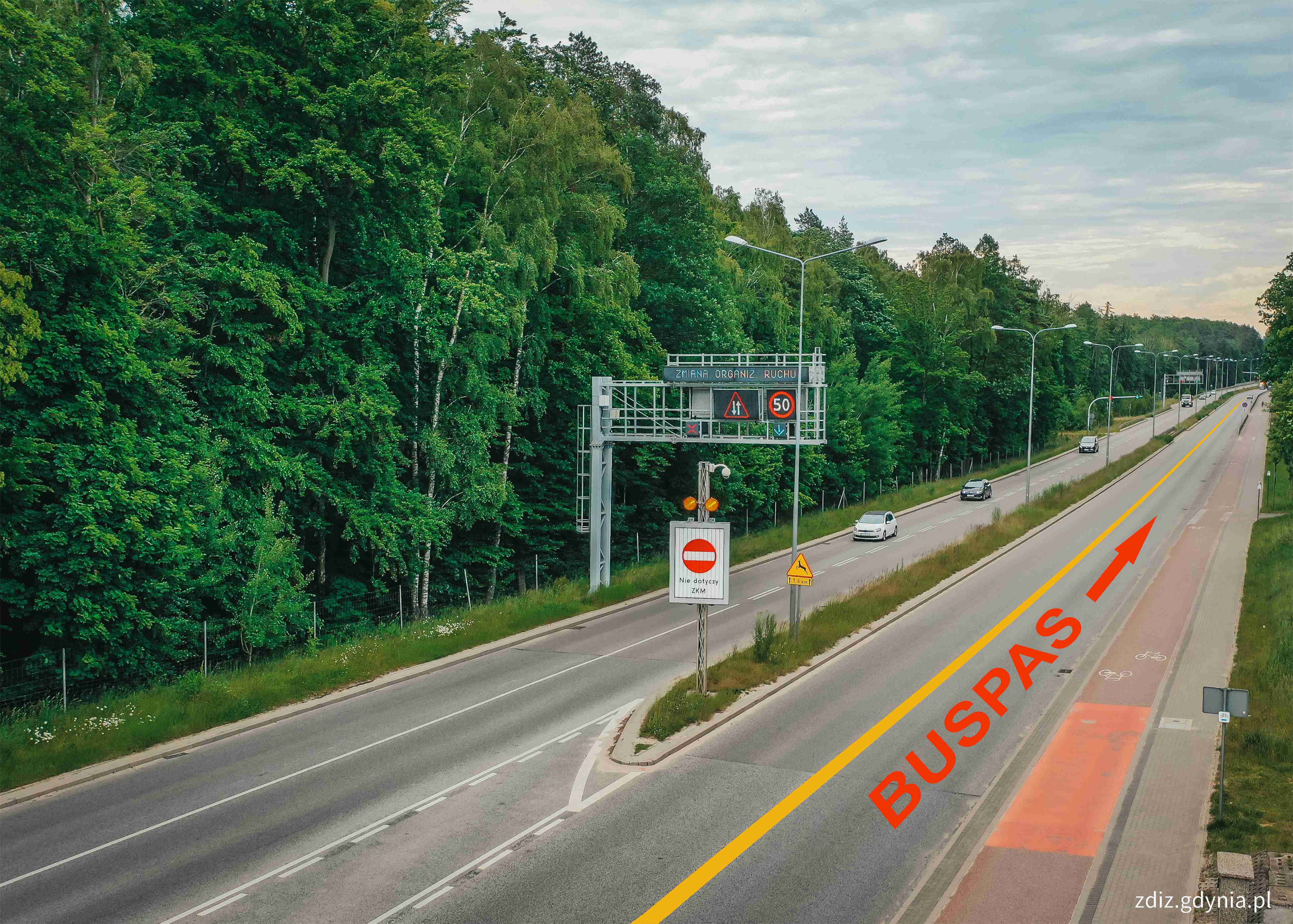 ulic Chwarznieńska: nowy buspas /po prawej/, po lewej kontrapas, kt&oacute;ry zostanie zlikwidowany// fot. M.Mielewski, ZDiZ Gdynia