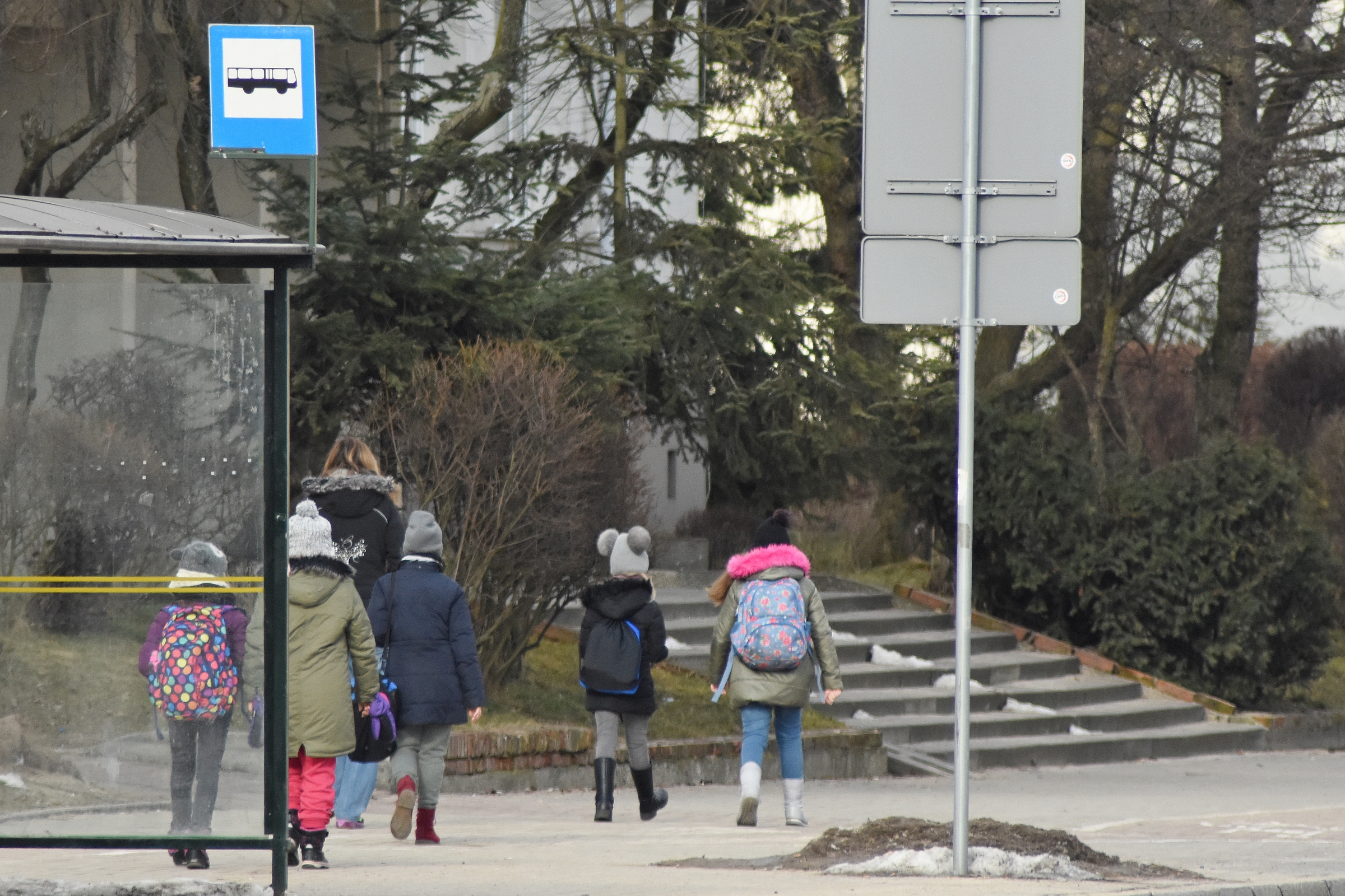 Dzieci w drodze do szkoły, fot. Michał Kowalski