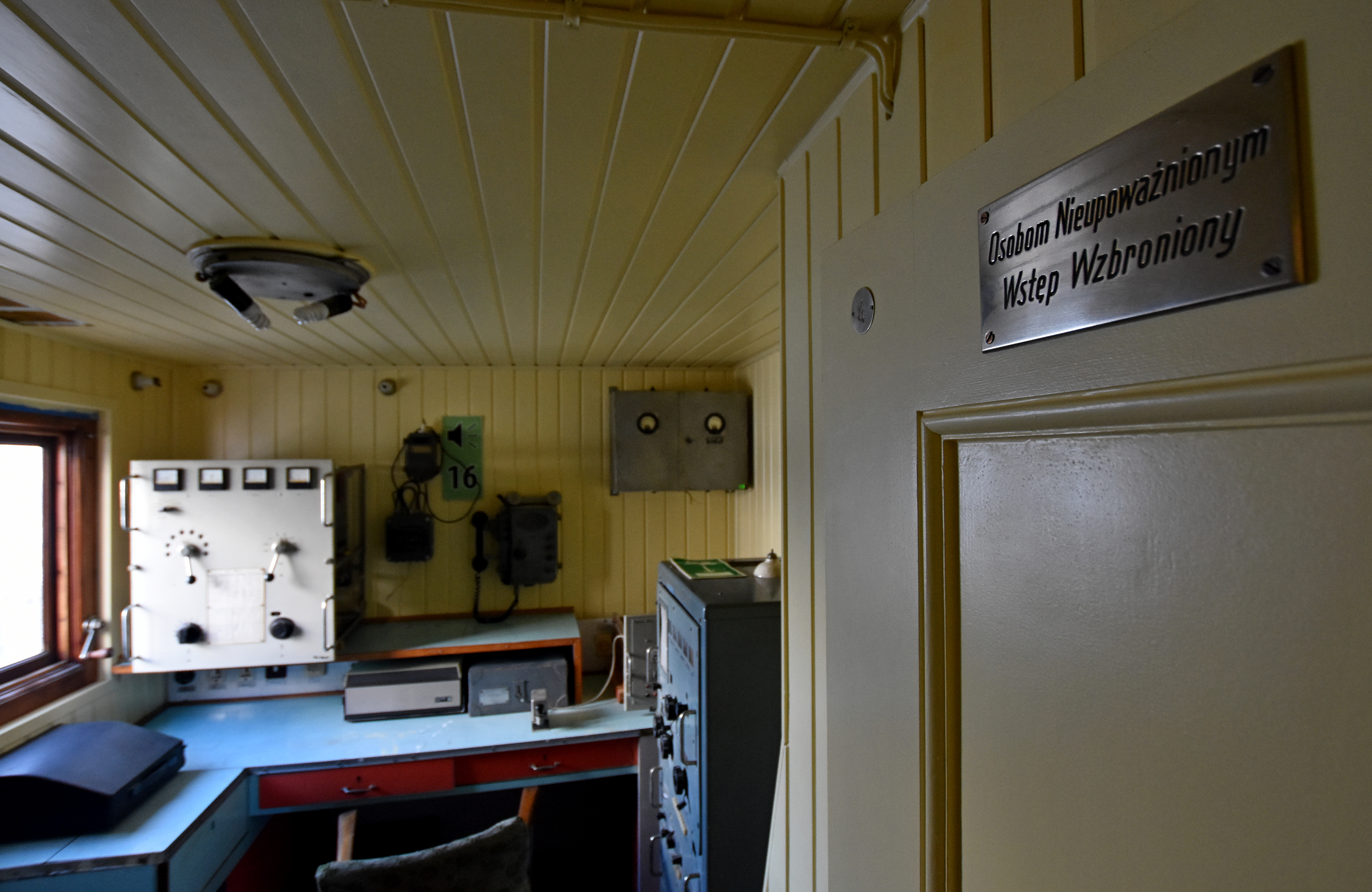 Jedno z odrestaurowanych pomieszczeń na &bdquo;Darze Pomorza&rdquo;, fot. Kamil Złoch