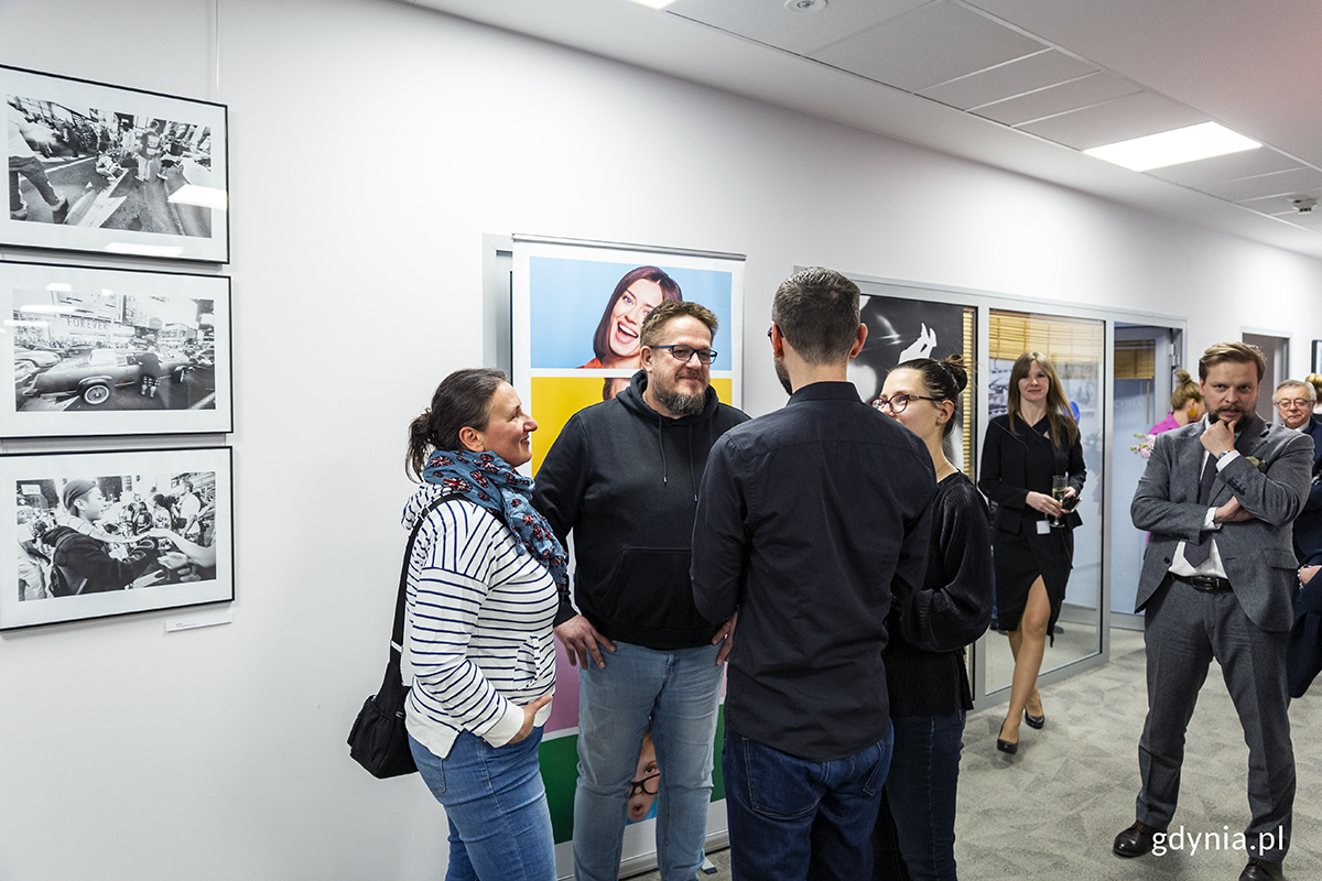 Wernisaż Ewy Manuszewskiej w firmie UNUM Życie TUiR. Fot. Przemysław Kozłowski