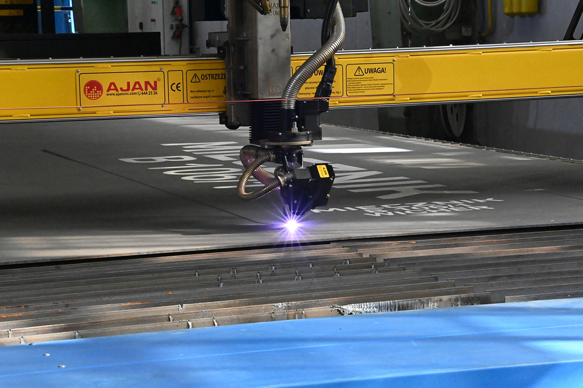 Palenie blach na budowę fregaty Miecznik.