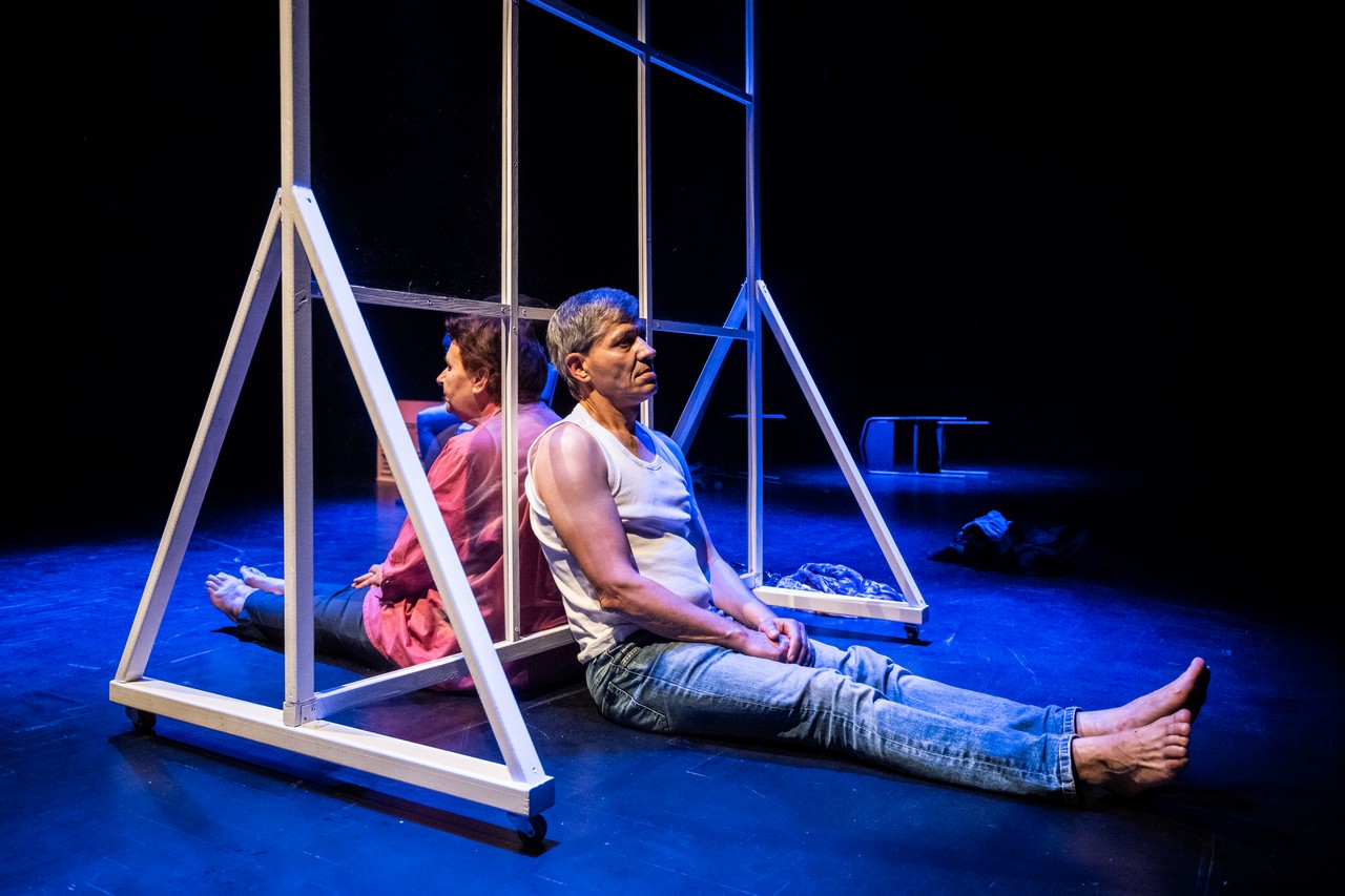 Fotos ze spektaklu "Ludzie swobodni w świetle badań empirycznych" // fot. Maciej Zakrzewski