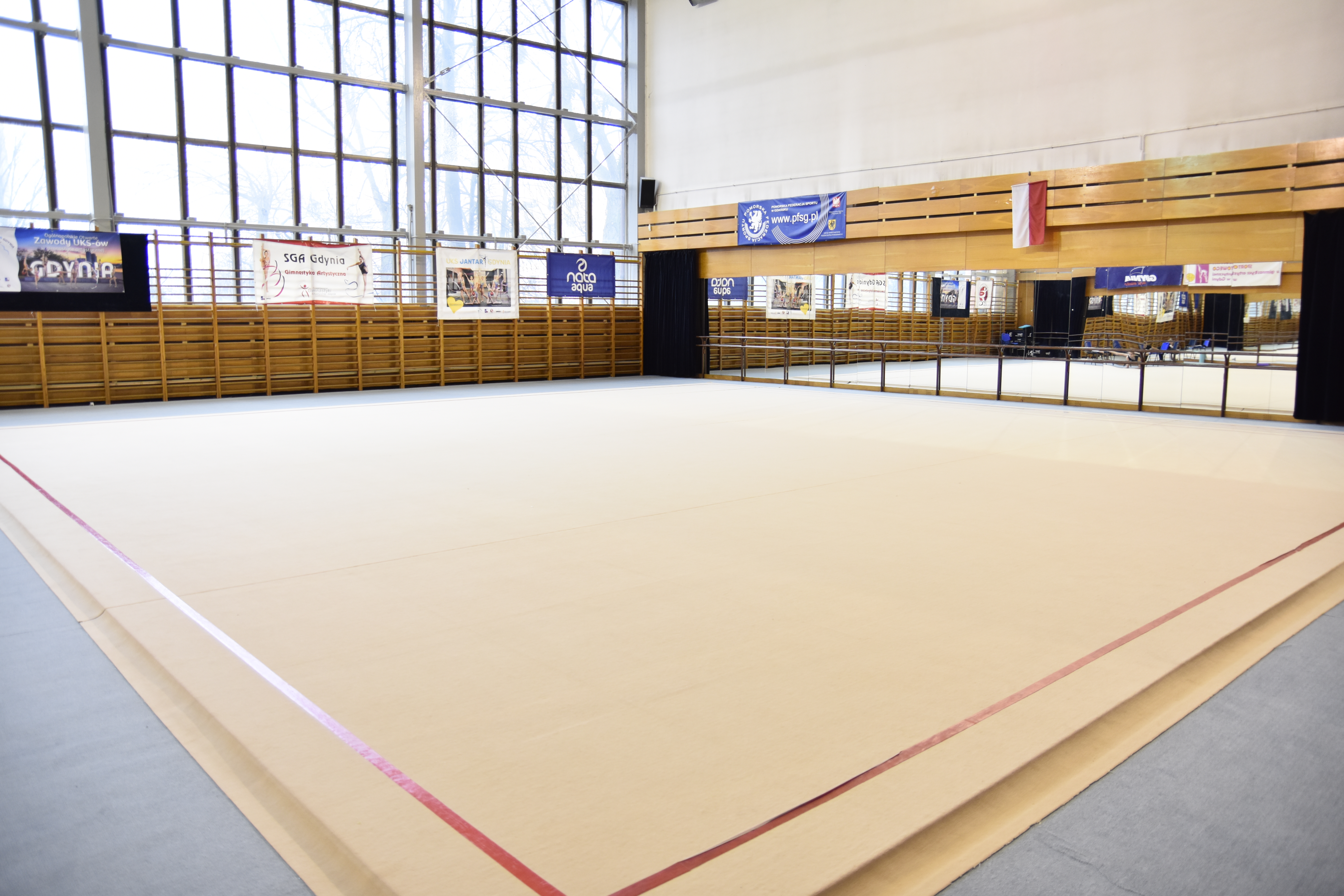 Obiekt przy ul. Władysława IV jako jedyny posiada salę sportową ze specjalną nawierzchnią dla gimnastyczek, fot. Magdalena Śliżewska