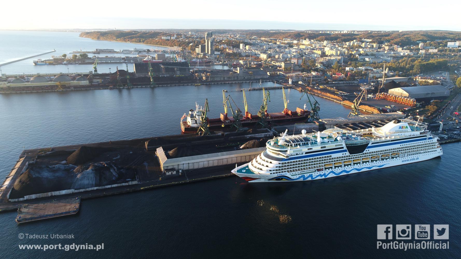 Statek można podziwiać z pirsu przy Kapitanacie Portu lub z tarasu Muzeum Emigracji do godz. 17.00, fot. Tadeusz Urbaniak