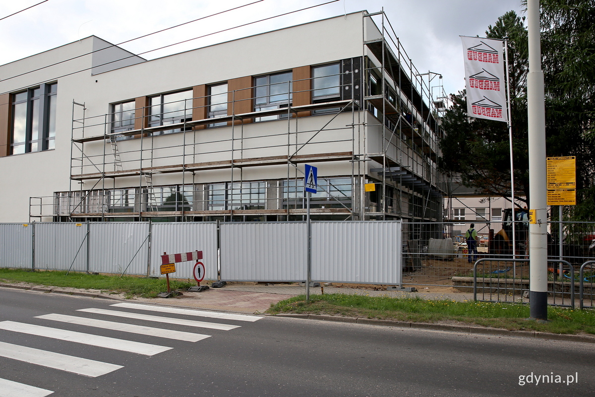 Nowe skrzydło SP nr 16 z salą gimnastyczną, biblioteką i przystanią sąsiedzką nabrało już ostatecznych kształt&oacute;w, fot. Przemysław Kozłowski