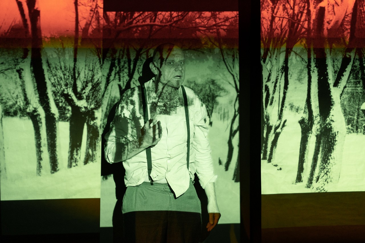 Aktorzy w spektaklu &bdquo;Matecznik&rdquo;