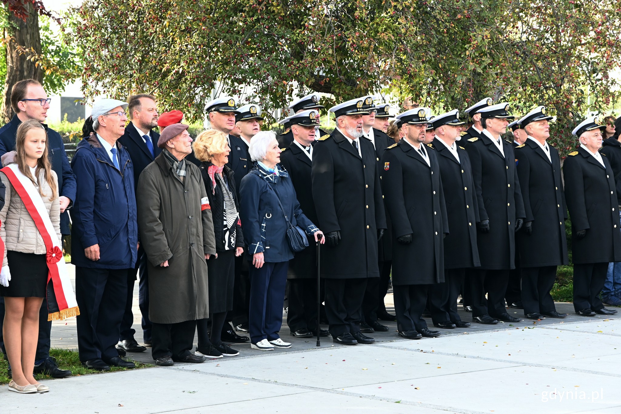 W uroczystościach z okazji 83. rocznicy utworzenia Polskiego Państwa Podziemnego wzięli udział m.in. (od lewej): Jakub Ubych - wiceprzewodniczący Rady Miasta Gdyni, radny miasta Zenon Roda, wiceprezydent Gdyni Marek Łucyk, prof. Jerzy Grzywacz - prezes okręgu pomorskiego Światowego Związku Żołnierzy Armii Krajowej, Krystyna Kodymowska &bdquo;Stokrotka&rdquo; - uczestniczka powstania warszawskiego, Helga Łukaszewska - prezes gdyńskiego koła Światowego Związku Żołnierzy Armii Krajowej oraz przedstawiciele Marynarki Wojennej RP // fot. Magdalena Czernek