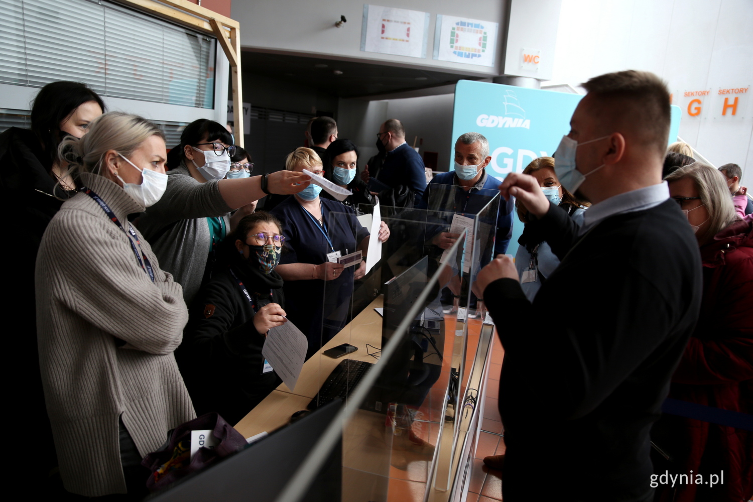 Ostatnie przygotowania do uruchomienia Punktu Szczepień Powszechnych w Gdynia Arenie, fot. Przemysław Kozłowski