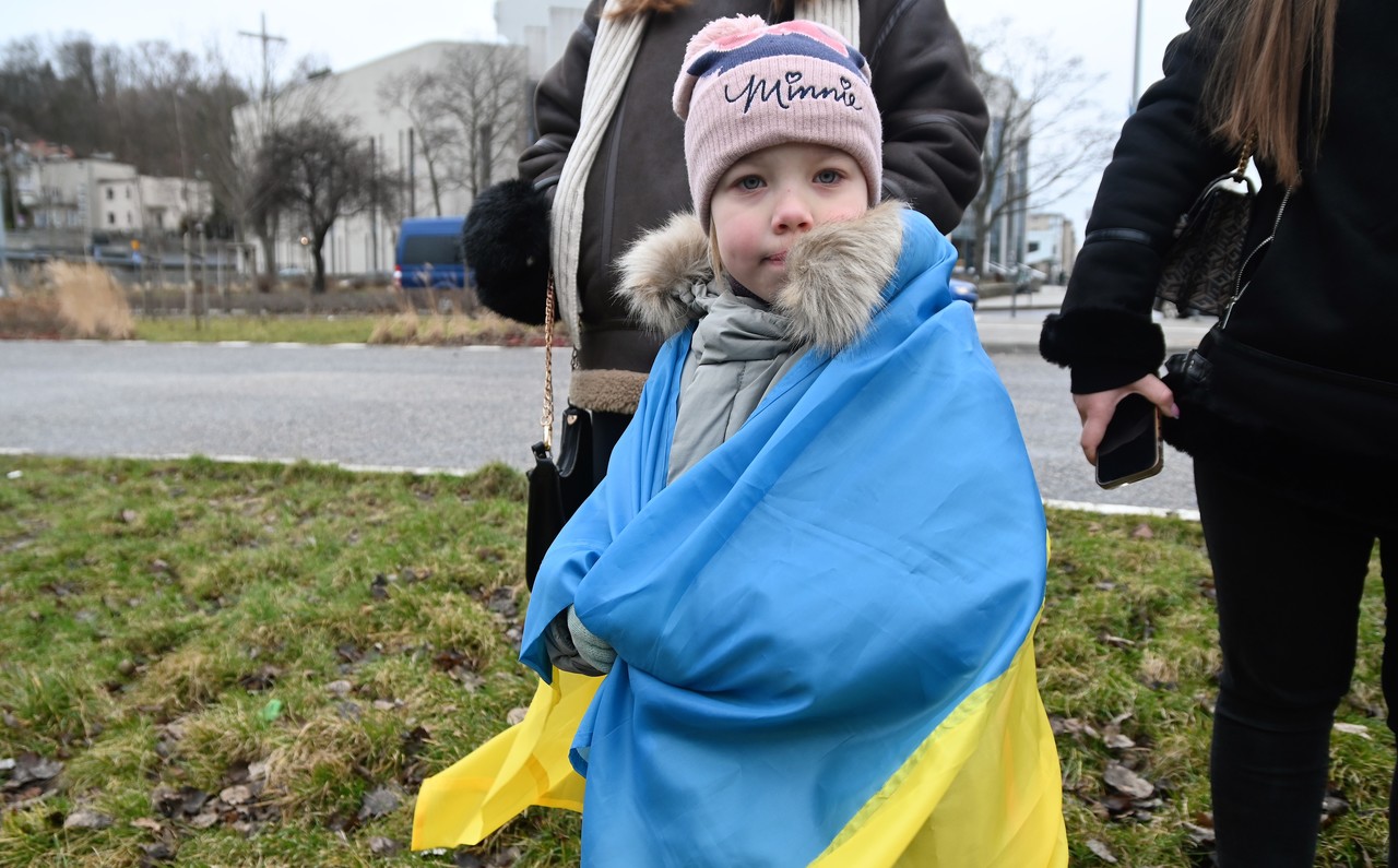 Serce ze zniczy dla Ukrainy w rocznicę wybuchu wojny. fot. Zygmunt Gołab