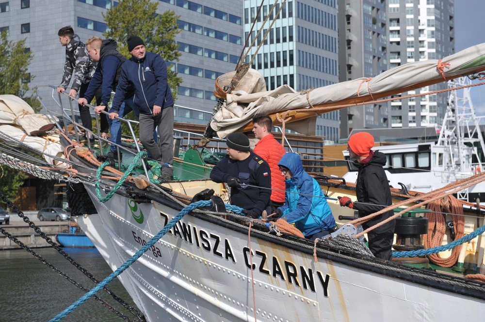 Uczniowie kilkunastu szk&oacute;ł z regionu wzięli udzial w akcji Pomorze na Morze // fot. Tadeusz Lademann