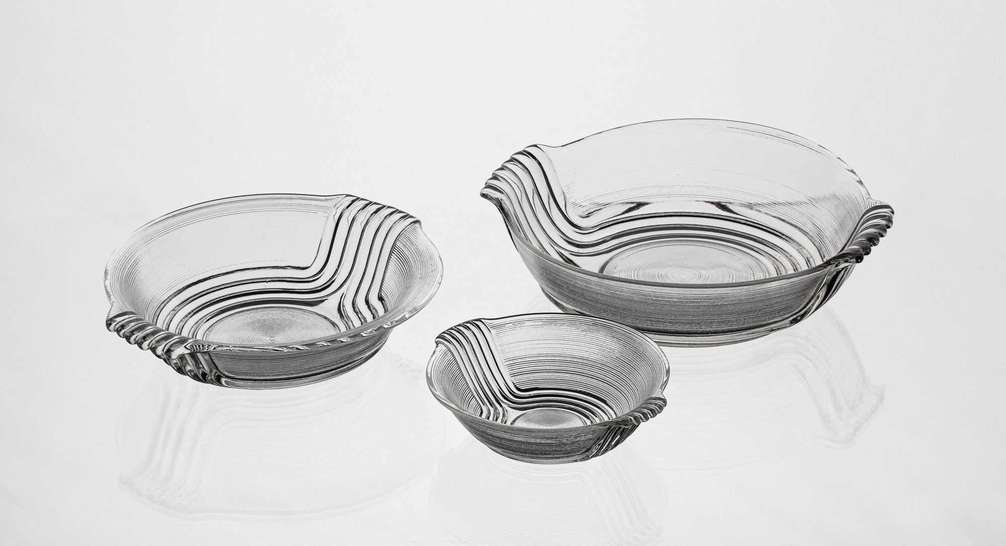 Szkło użytkowe projektu Eryki i Jana Drost&oacute;w. Fot. Arkadiusz Podstawka, zbiory Muzeum Narodowego we Wrocławiu