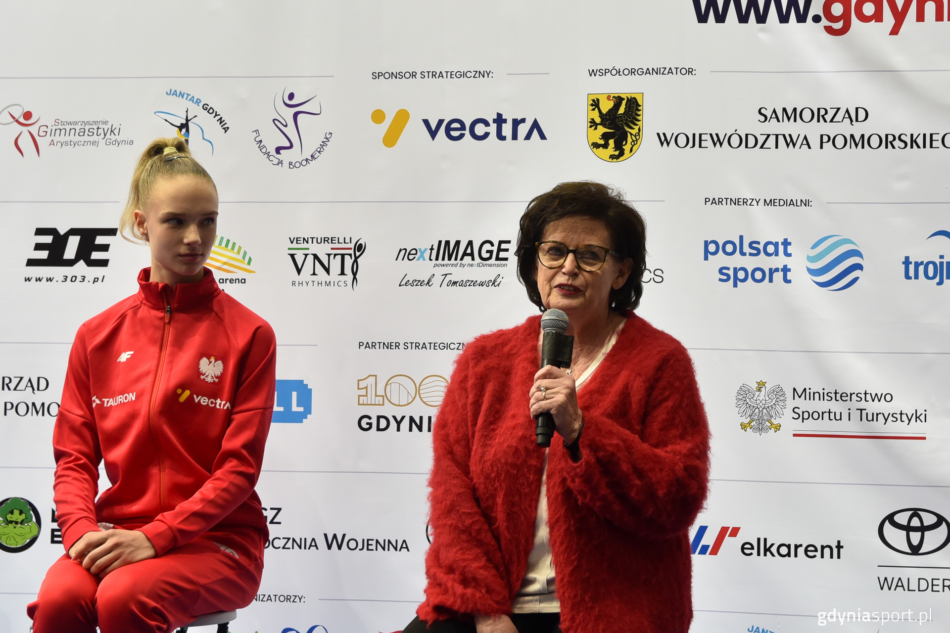 Maria Mrozińska dzięki swojemu bogatemu doświadczenie sportowemu z sukcesami wychowała wiele zawodniczek i olimpijek