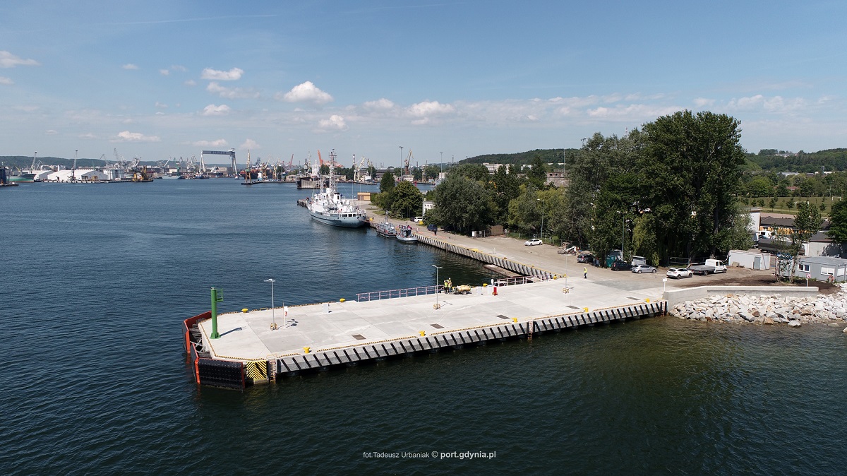 Przebudowana ostroga p&oacute;łnocna, kt&oacute;ra pozwoliła na poszerzenie wejścia do portu do 140 metr&oacute;w, fot. Tadeusz Urbaniak / www.port.gdynia.pl / mat. prasowe