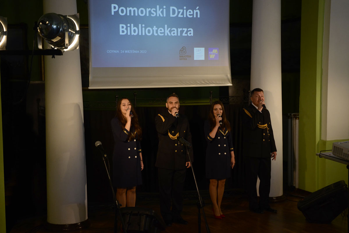 Występ Zespołu Wokalnego Klubu Marynarki Wojennej Riwiera w Gdyni. Fot. Magdalena Podniesińska