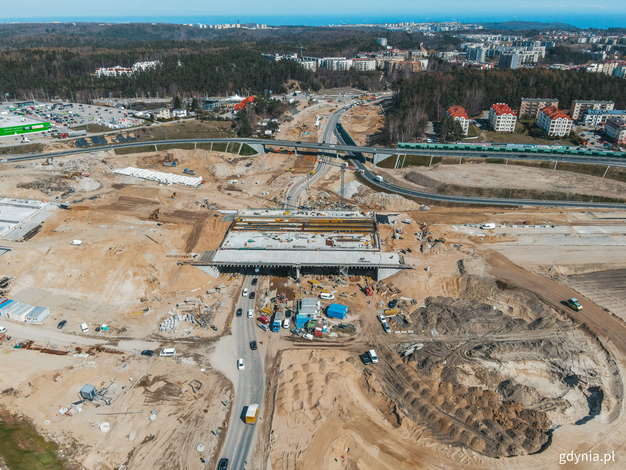 Na zdjęciu widać przygotowanie gruntu pod kolejne zjazdy i wjazdy na Obwodnicę Tr&oacute;jmiasta // fot. Marcin Mielewski