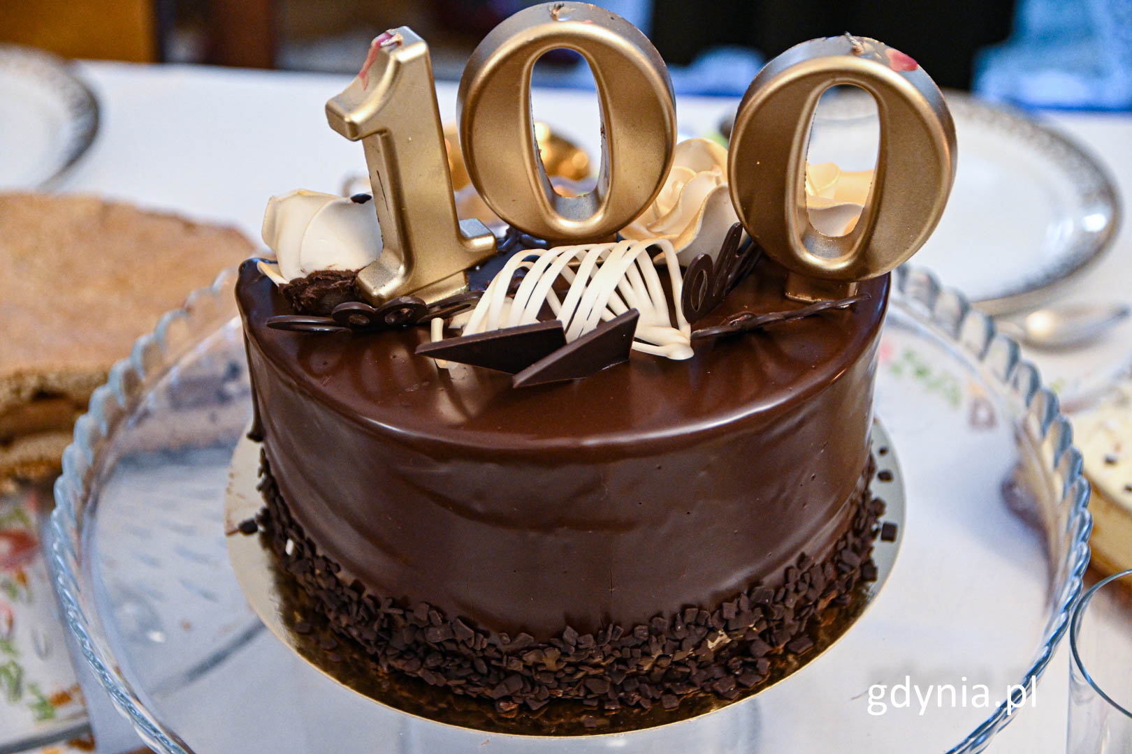 Tort okolicznościowy z okazji 100. rocznicy urodzin jubilatki (fot. Michał Sałata)