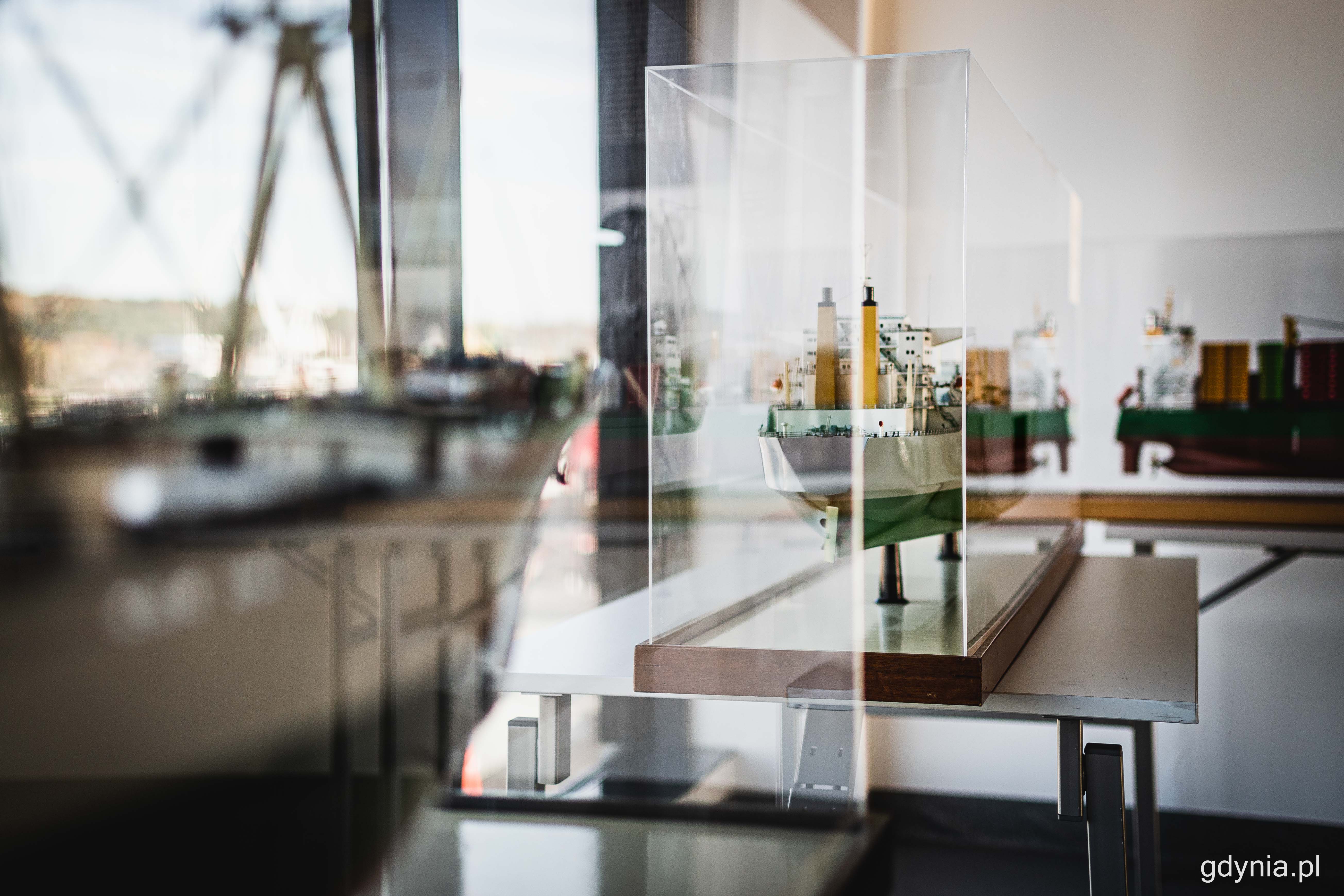 Wystawa modeli statk&oacute;w zbudowanych w Stoczni Gdynia, fot. Kamil Złoch