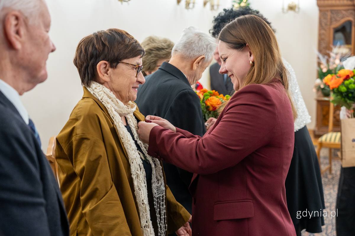 Prezydent Gdyni wręcza medale