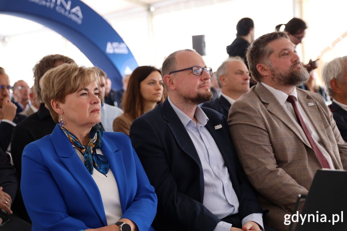 Gdynię reprezentowali radna Gdyni i przewodnicząca Komisji Sportu, Turystyki i Rekreacji Teresa Bysewska, dyrektor zarządzający ds. kultury i aktywności mieszkańc&oacute;w Mariusz Bzdęga oraz przewodniczący Rady Miasta Gdyni Tadeusz Szemiot (fot. Zofia Marczak)