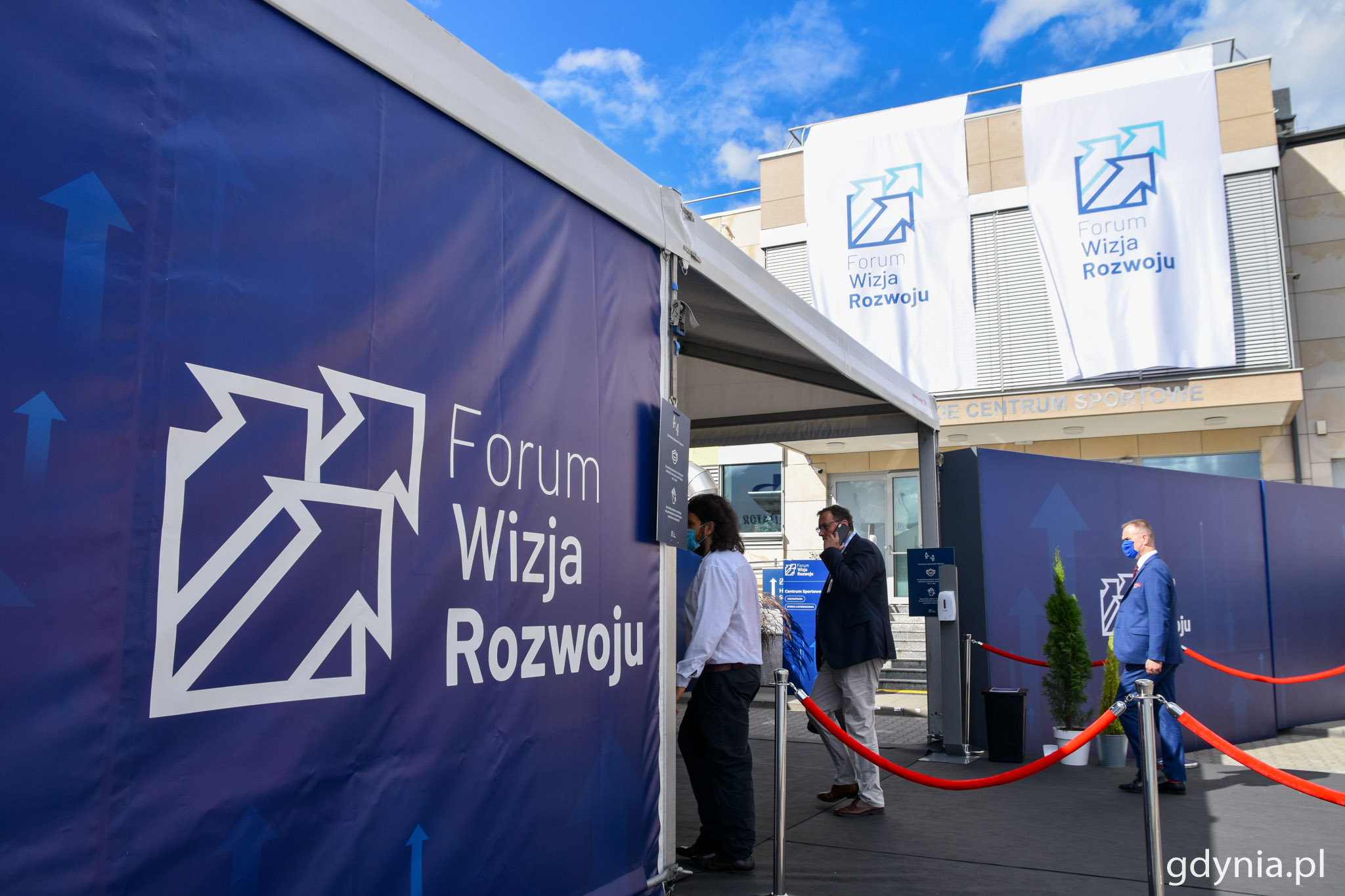 W Gdyni po raz trzeci odbywa się Forum Wizja Rozwoju. Na terenie Akademii Marynarki Wojennej przygotowano strefy konferencyjne i wystawowe // fot. Paweł Kukla
