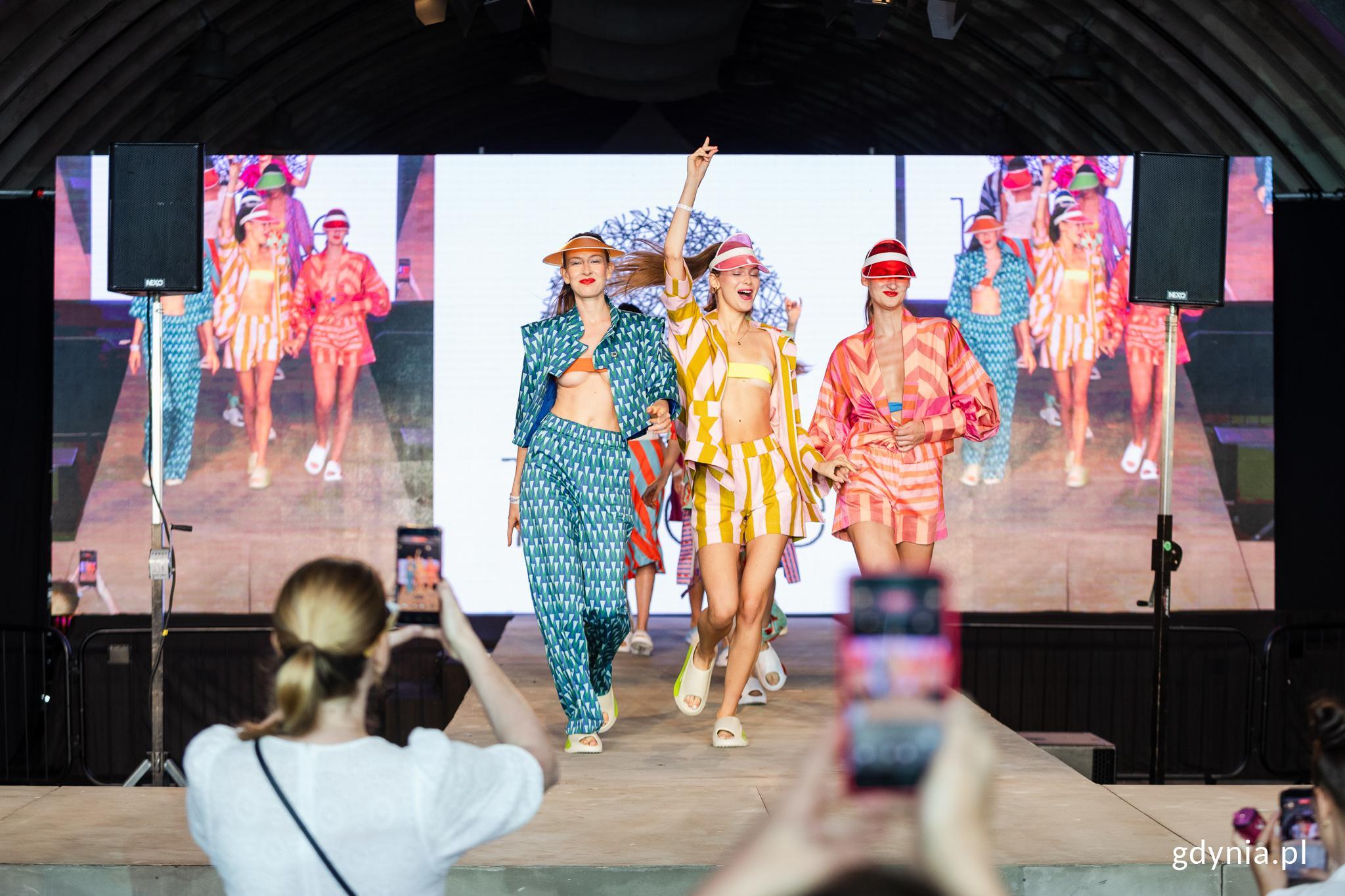 Modelki podczas jednego z pokaz&oacute;w na Fashion Stage (fot. Karol Stańczak)