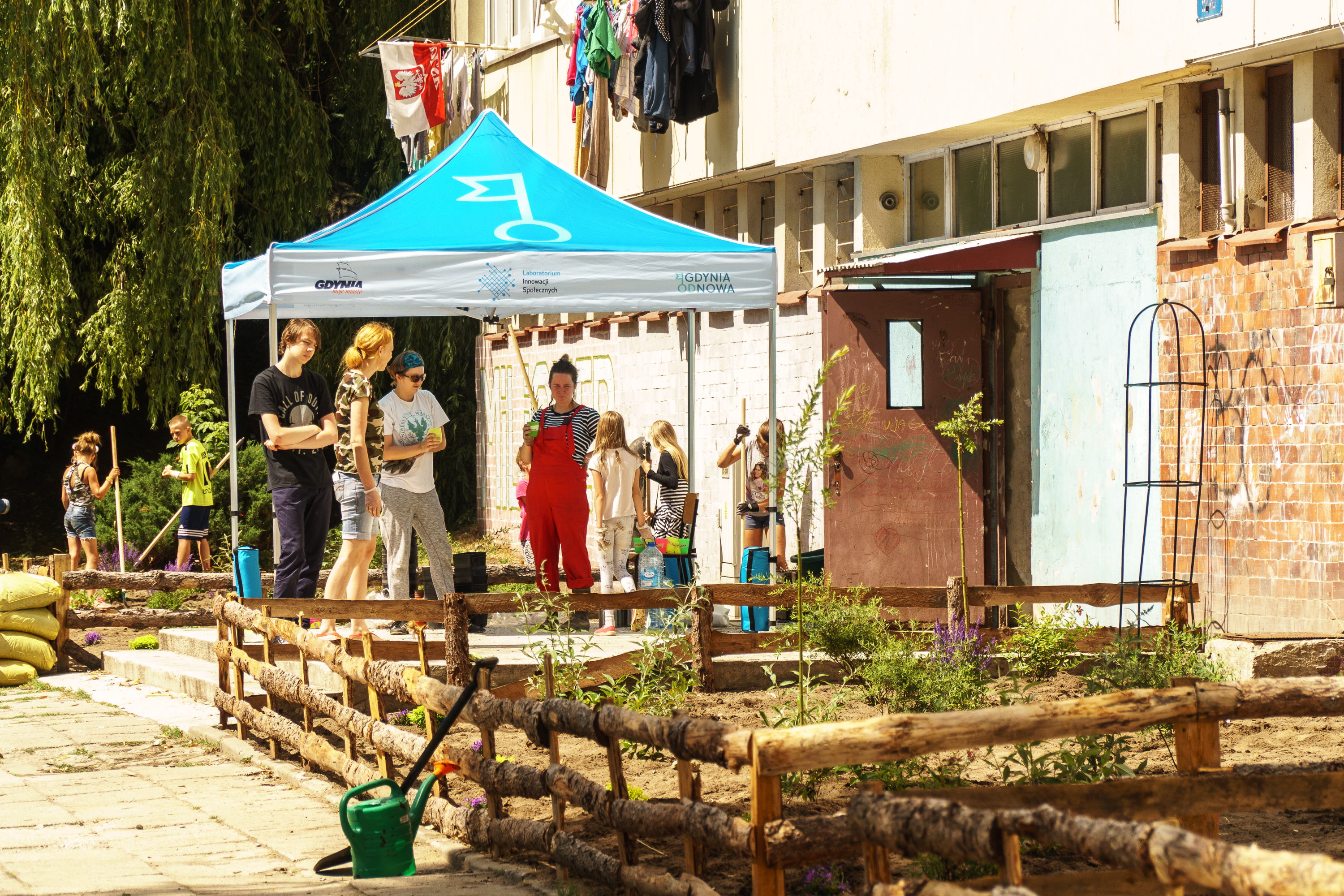 Tworzenie ogrodu społecznościowego z mieszkańcami przy ul. Dickmanna (fot. LIS)