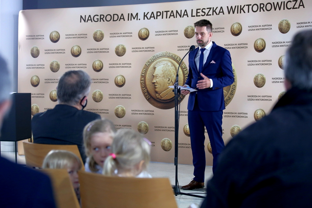 Kapitan Adam Wiśniewski - laureat Nagrody im. Kapitana Leszka Wiktorowicza przyznanej w roku 2021. Fot. Przemysław Kozłowski