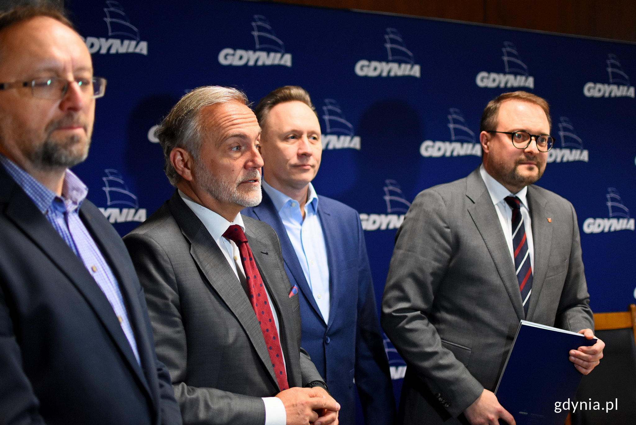 Podpisanie umowy na opracowanie programu funkcjonalno-użytkowego, od lewej Tomasz Kammer, kierownik zespołu projektowego w Multiconsult Polska, prezydent Gdyni Wojciech Szczurek, prezes Muliconsult Polska Jarosław Wielopolski oraz Marek Łucyk, wiceprezydent Gdyni ds. rozwoju, fot. Kamil Złoch