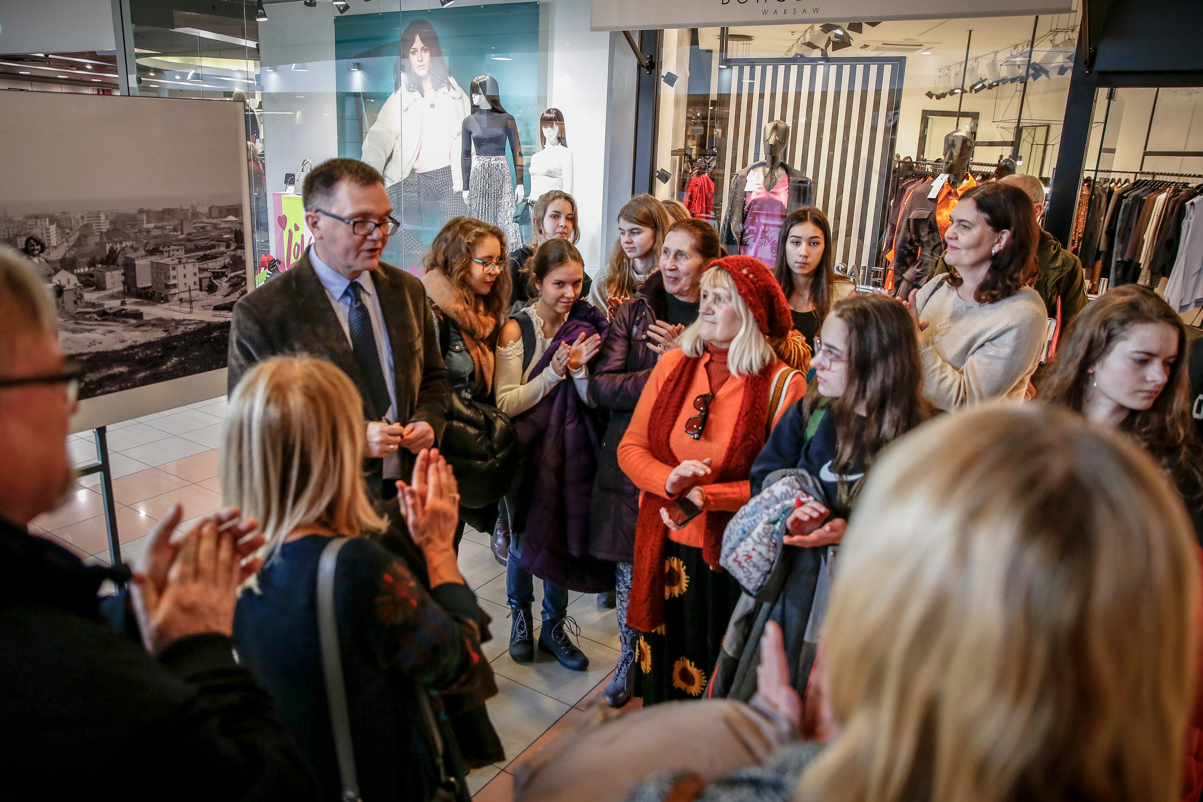 Wsp&oacute;łautor wystawy Dariusz Małszycki opowiada o historii Gdyni