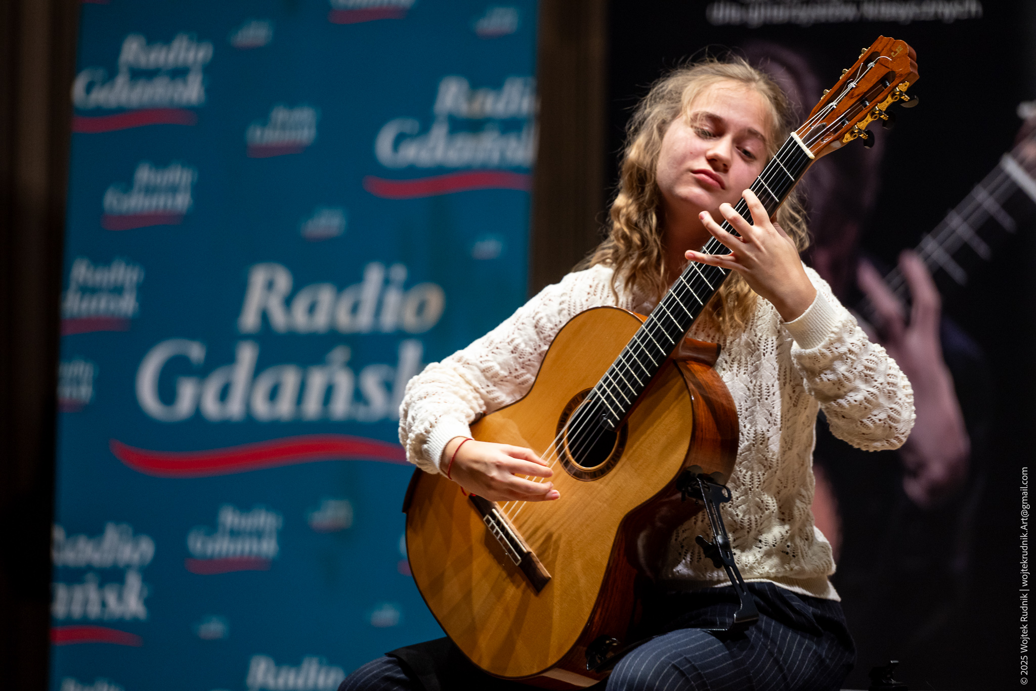Natalia Maszke podczas występu w Radiu Gdańsk