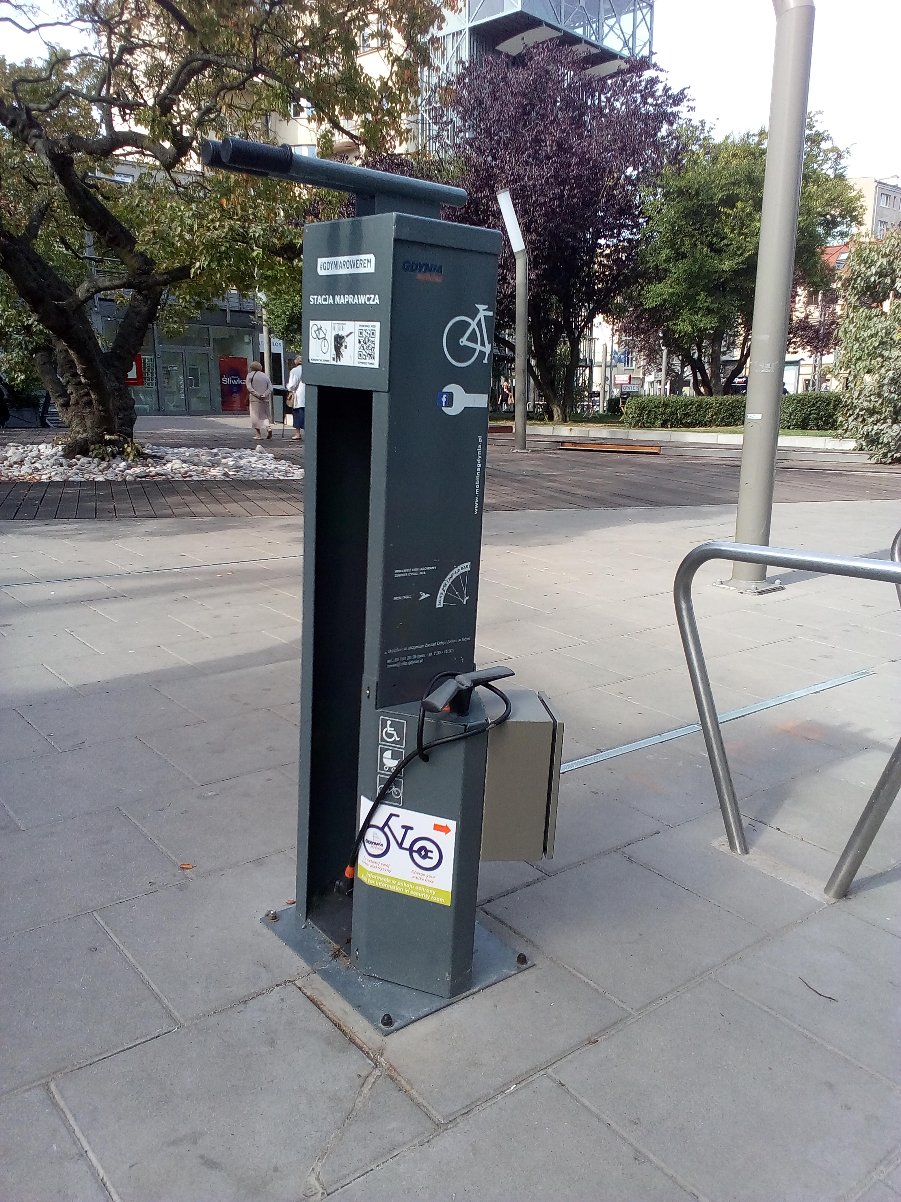 Stacje ładowania rower&oacute;w // ZDiZ