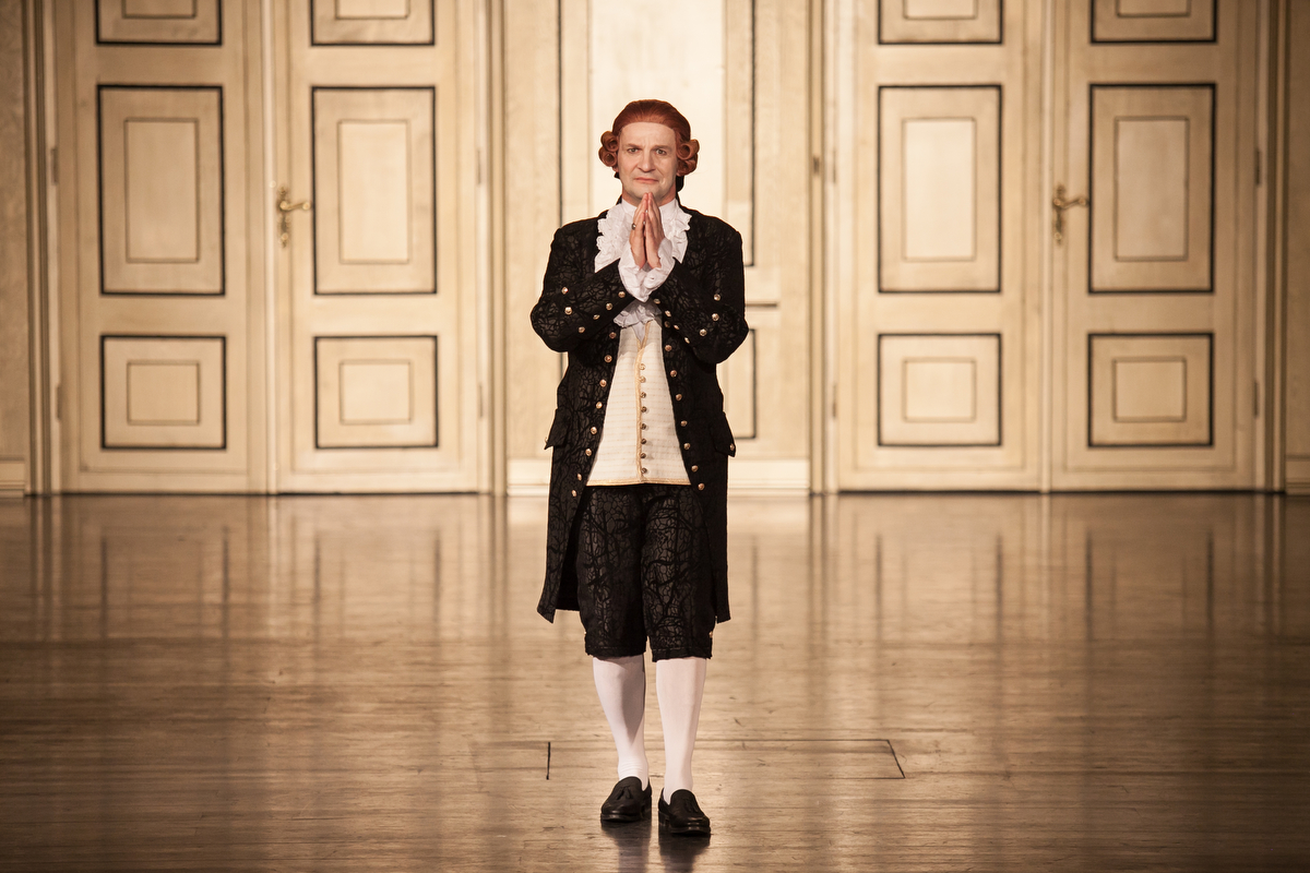 Piotr Michalski w roli Antonio Salieriego w spektaklu &bdquo;Amadeusz&rdquo; // fot. Roman Jocher