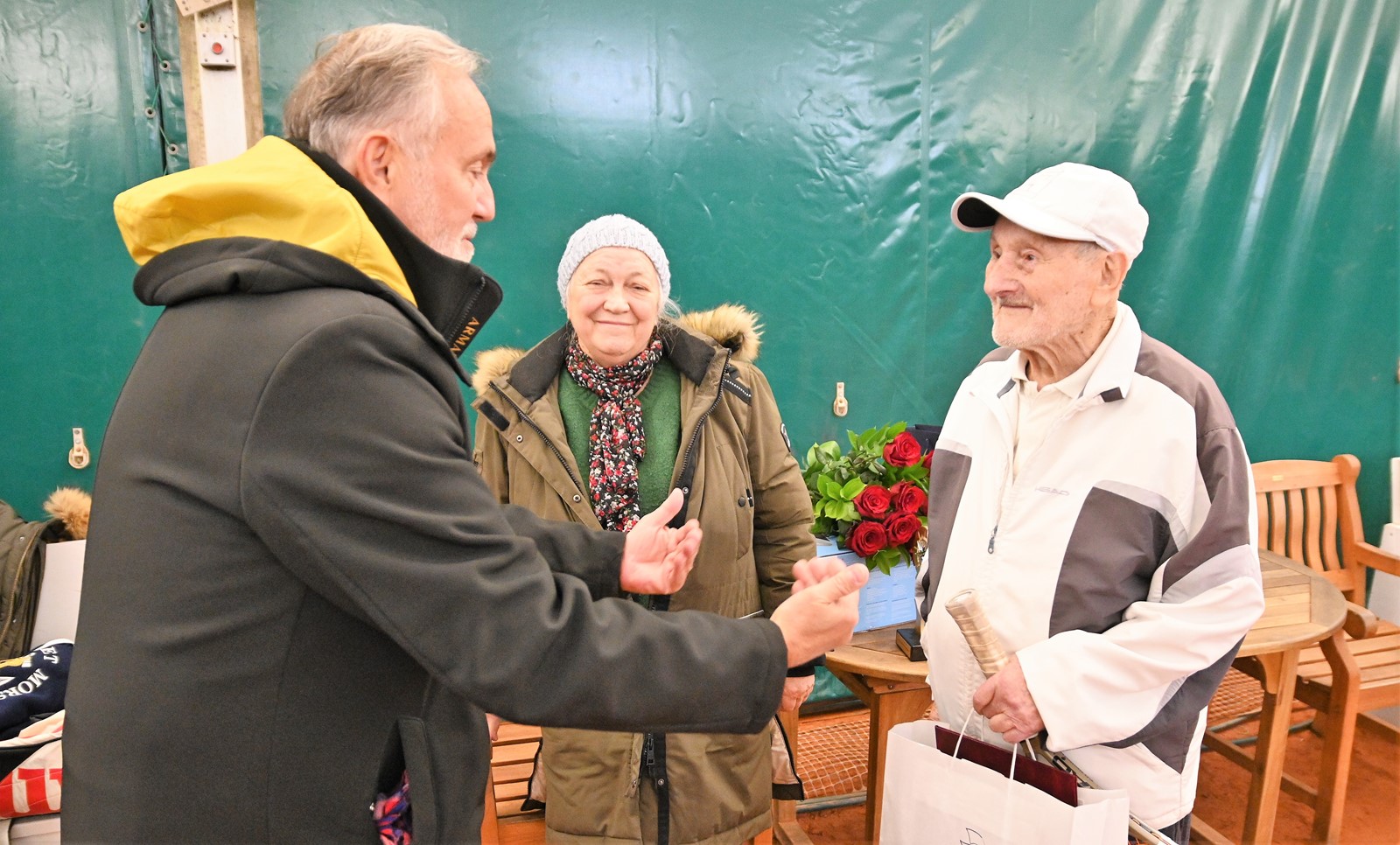Prezydent Gdyni, Wojciech Szczurek i jubilat, Tadeusz Krzyszkowski. Fot. Zygmunt Gołąb