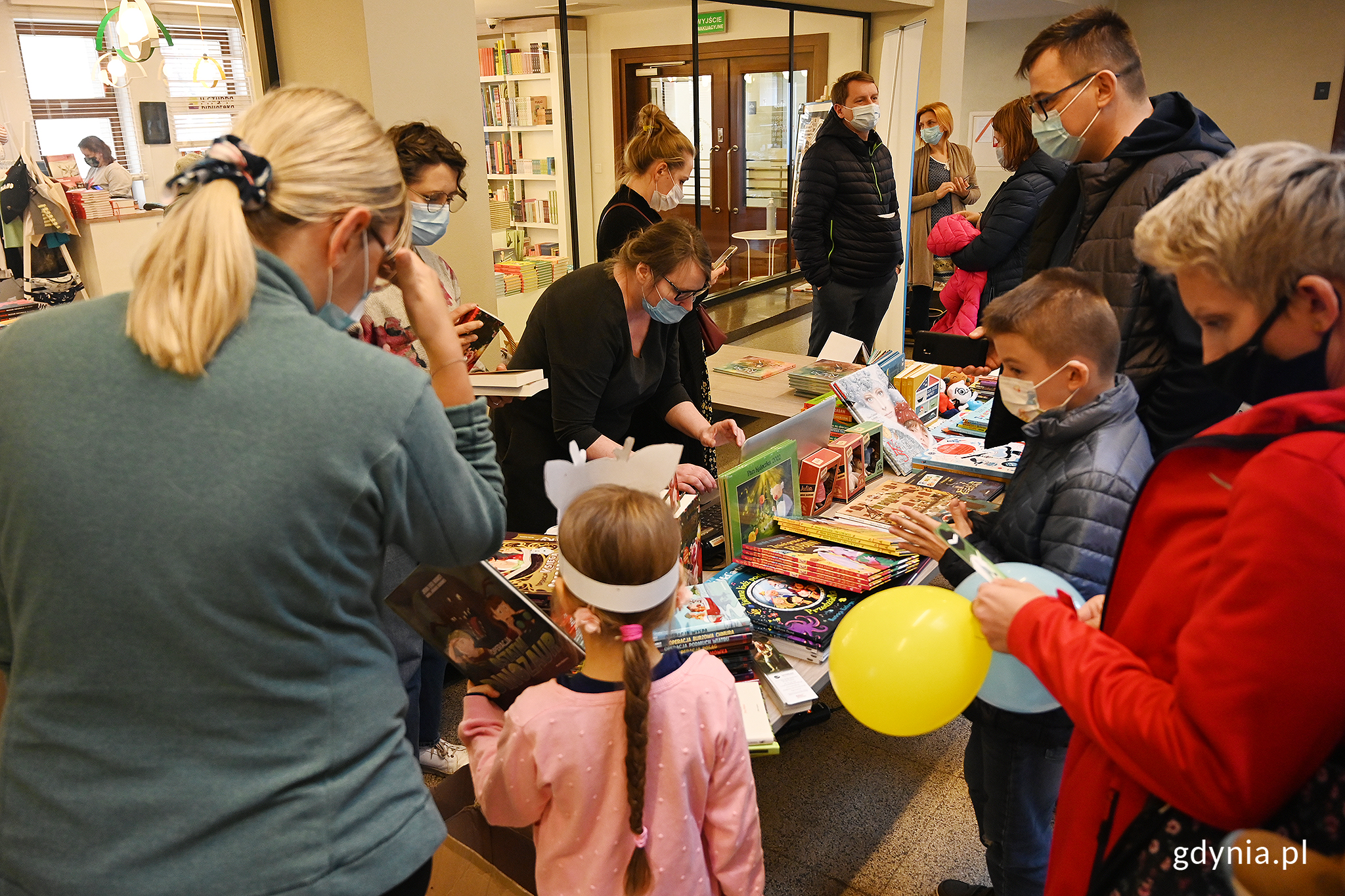 W ramach wydarzenia swoje stoiska przygotowały m.in. lokalne księgarnie, fot. Michał Puszczewicz