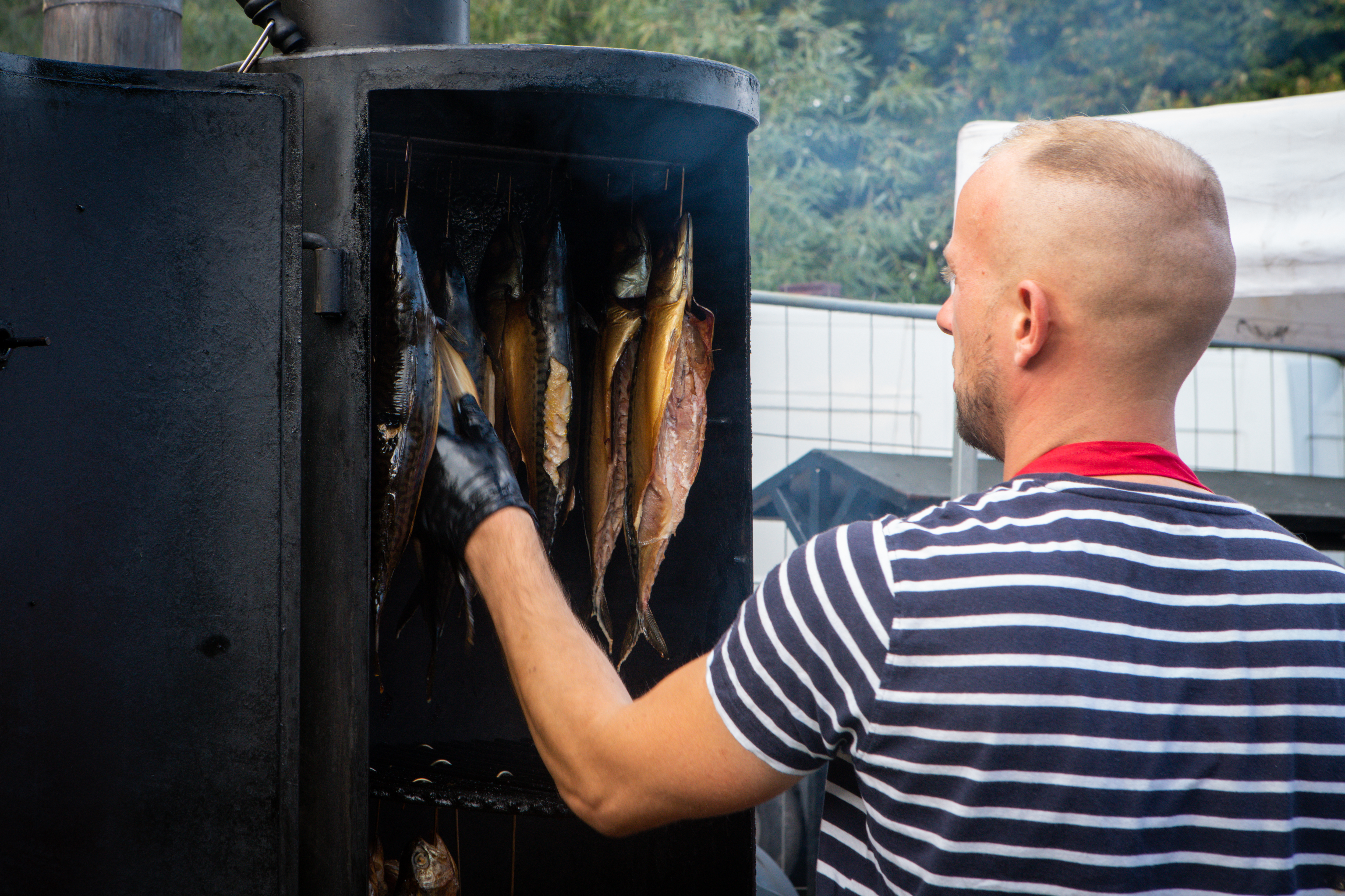Wędzarnia ryb na Darach Ziemi. Fot. Anna Rezulak