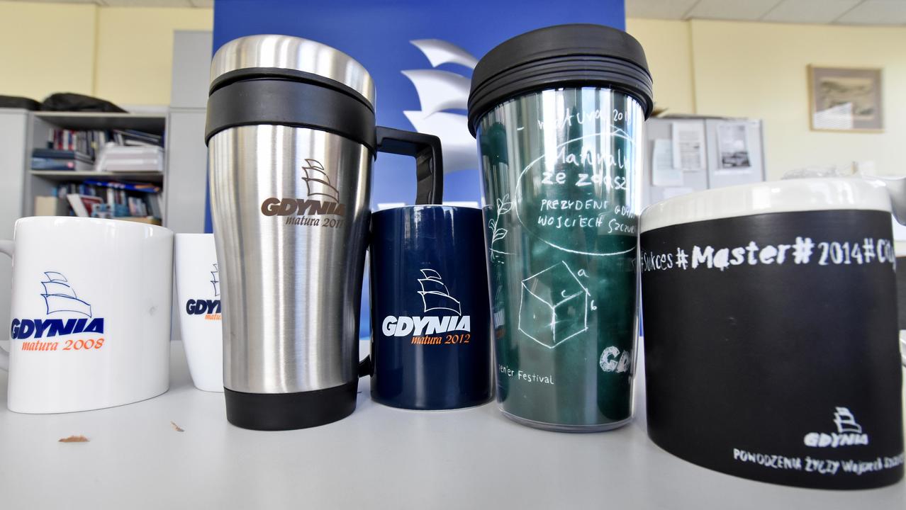 Wcześniejsze wersje kubk&oacute;w maturalnych, fot. Kamil Złoch / archiwum