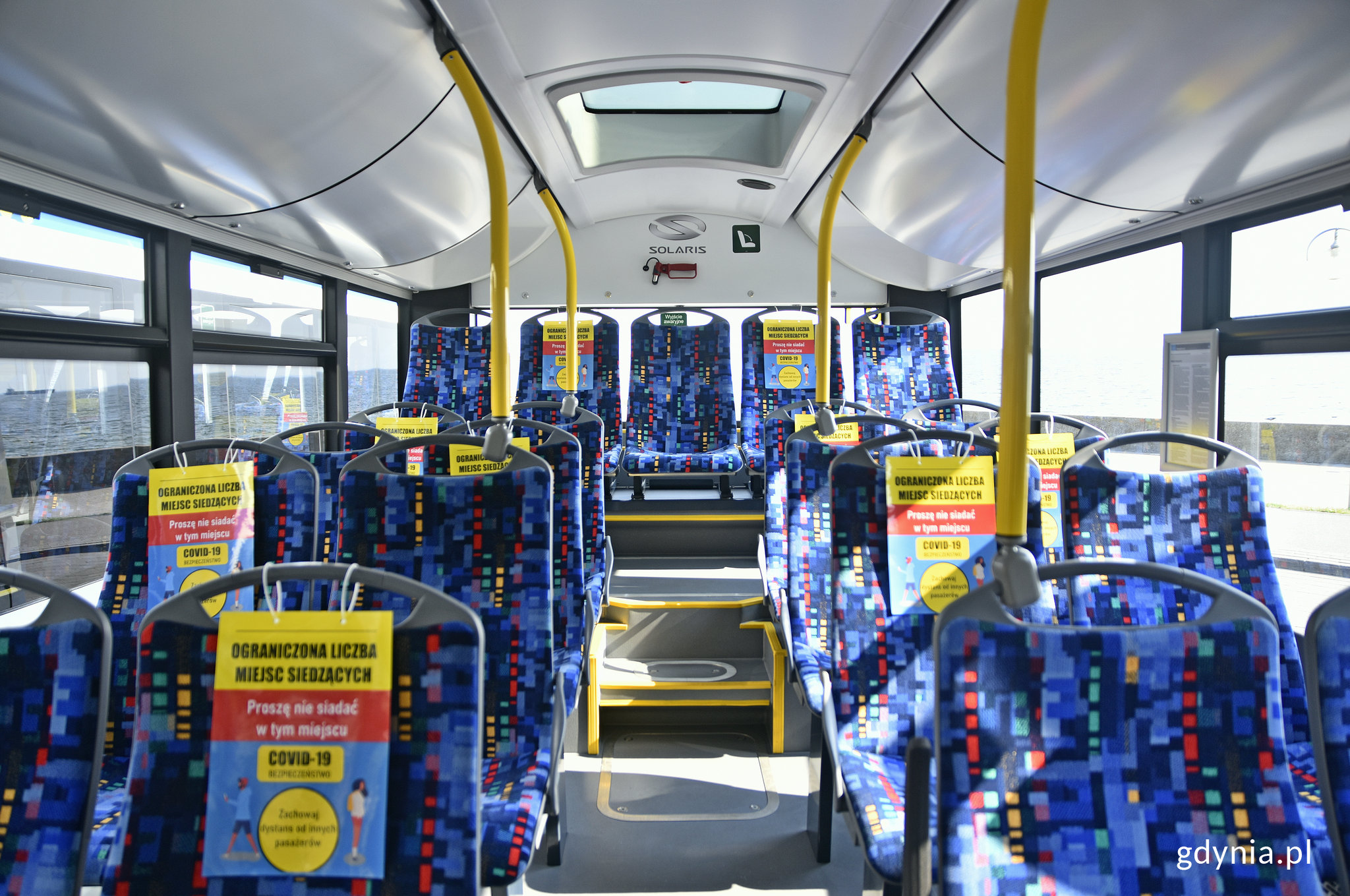 Wnętrze nowych midibus&oacute;w, fot. Kamil Złoch