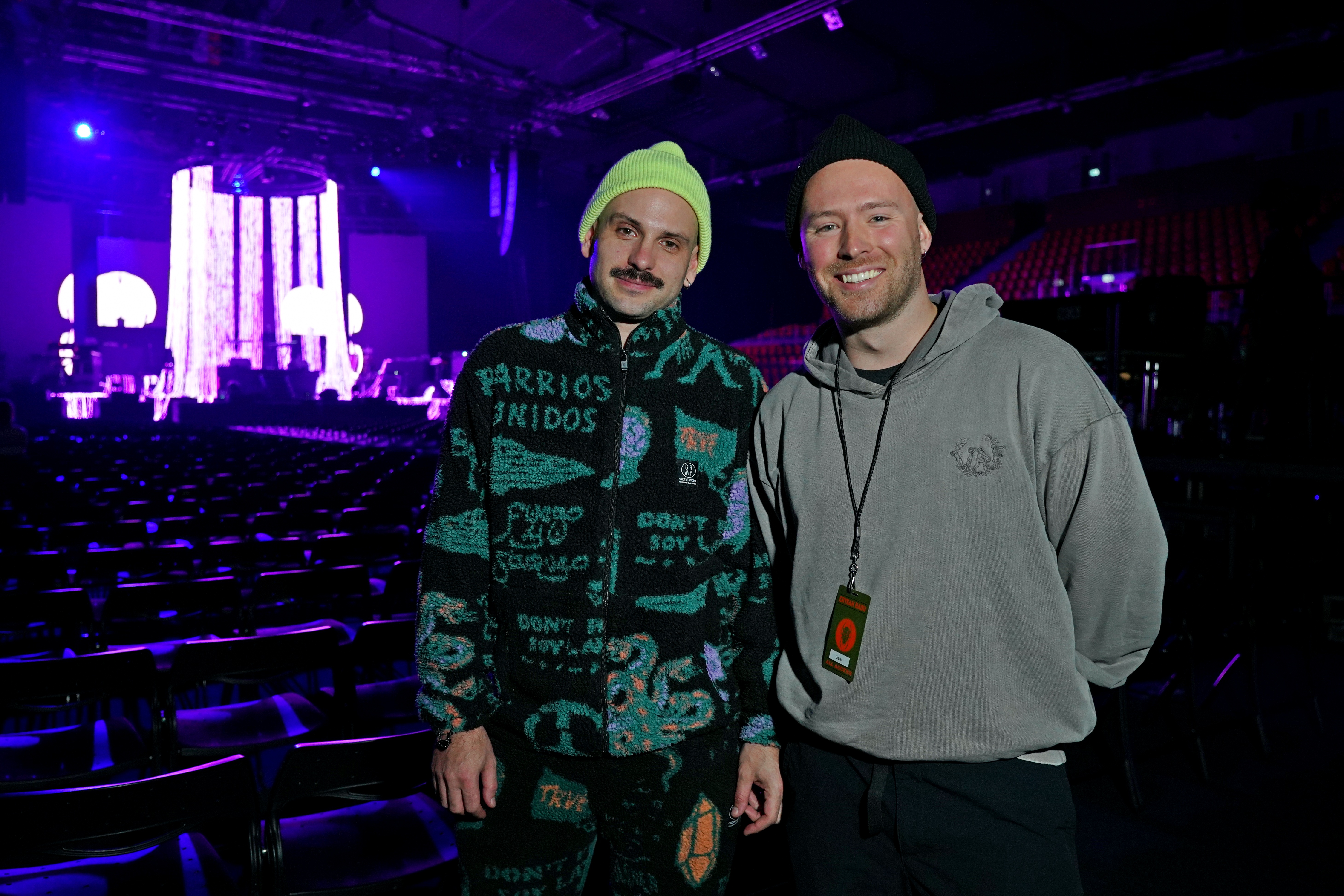 Ksawery Kirklewski i Stefan Stefaniszyn ze studia Ksawery Komputery przed koncertem Eryki Badu w Polsat Plus Arenie Gdynia (fot. Magdalena Czernek)
