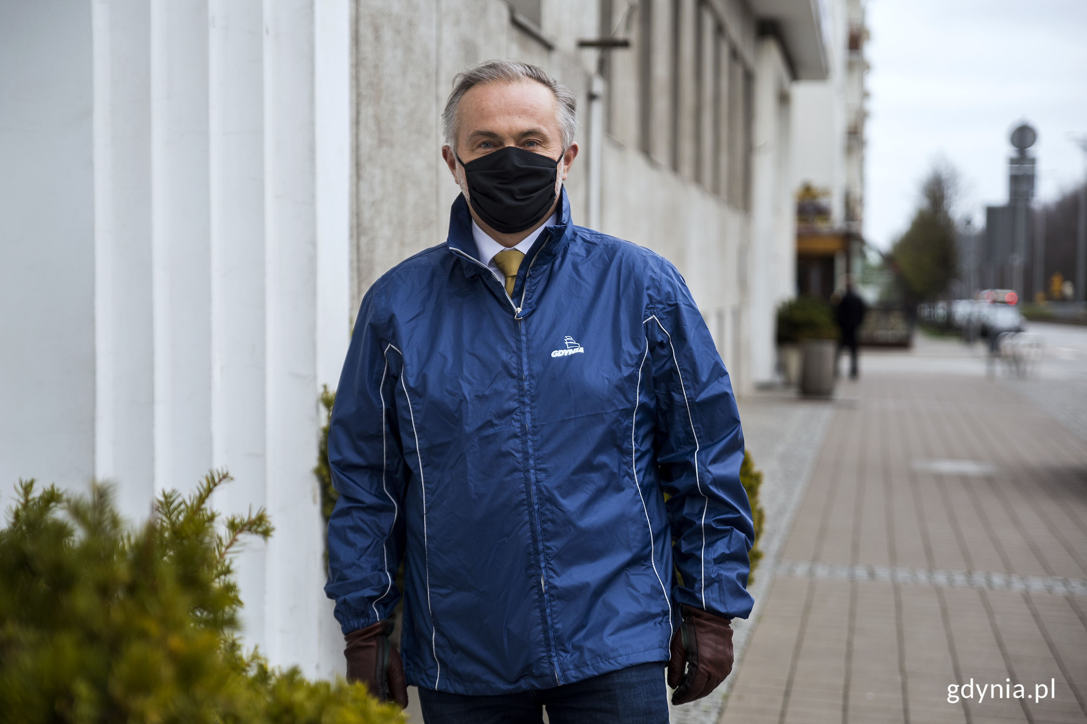 Prezydent Gdyni Wojciech Szczurek nosi maseczkę, fot. Przemysław Kozłowski