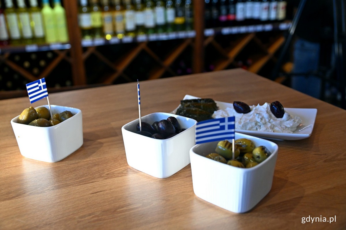 W Grecji z okazji tłustego czwartku je się grillowane mięso oraz dodatki typu oliwki czy sos tzatziki (fot. Magdalena Czernek)