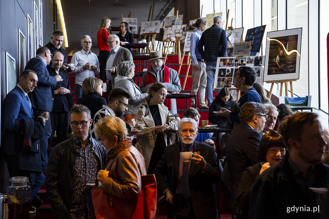 Wystawa fotos&oacute;w z pierwszego pleneru filmowego student&oacute;w 1. roku GSF. Fot. Przemysław Kozłowski