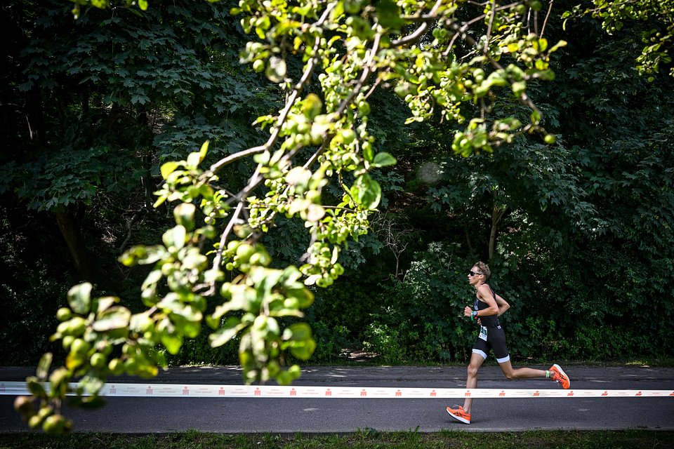 zawodnik w trakcie biegu