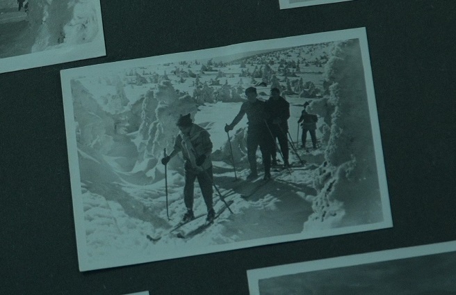 Seniorka na nartach w Szklarskiej Porębie. (fot. Michał Sałata)