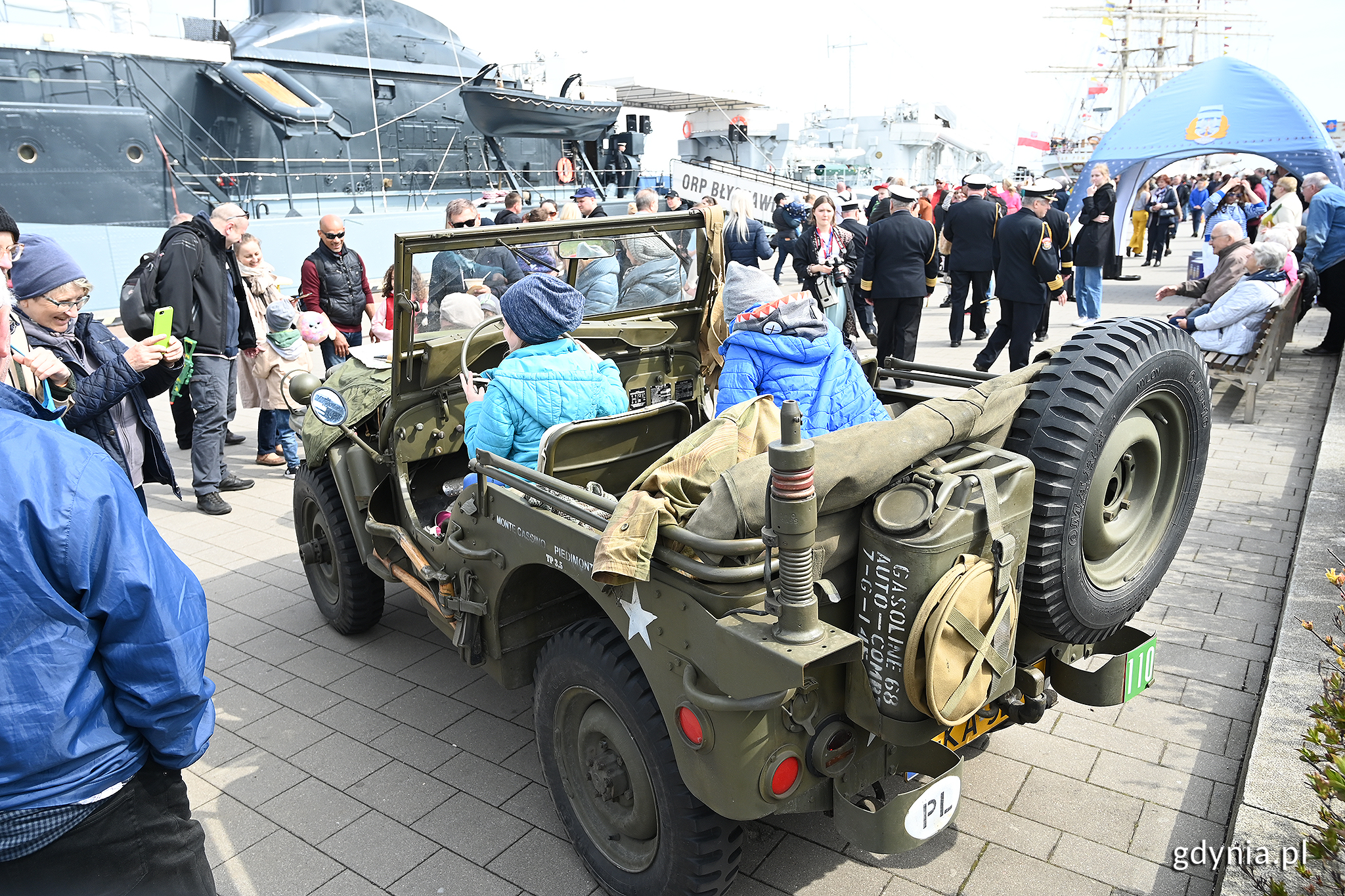 Błyskawiczna Maj&oacute;wka przy ORP Błyskawica. Fot. Michał Puszczewicz