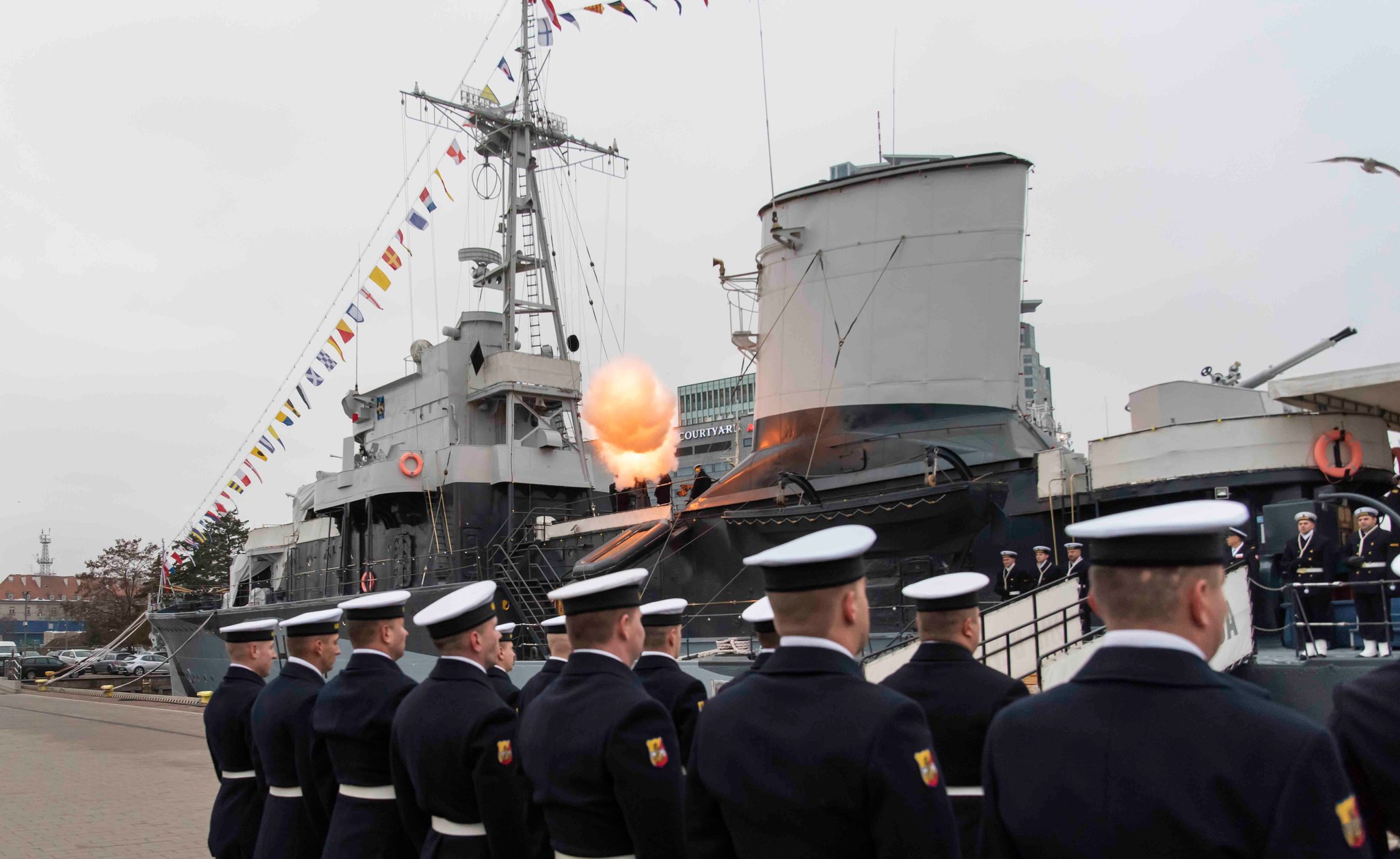 Dziś przypada 85. rocznica podniesienia biało-czerwonej bandery na słynnym niszczycielu // fot. H. Nagrodzki/MMW