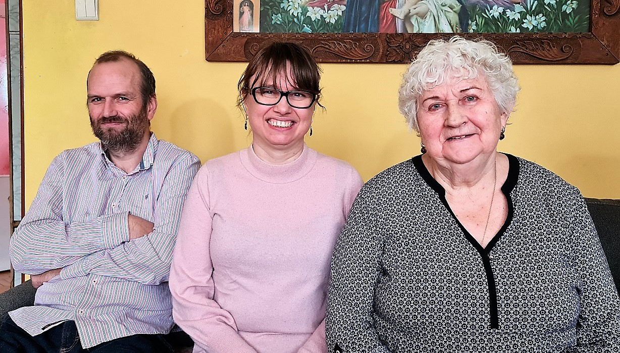 rodzeństwo z mamą. fot. Zygmunt Gołąb&nbsp;