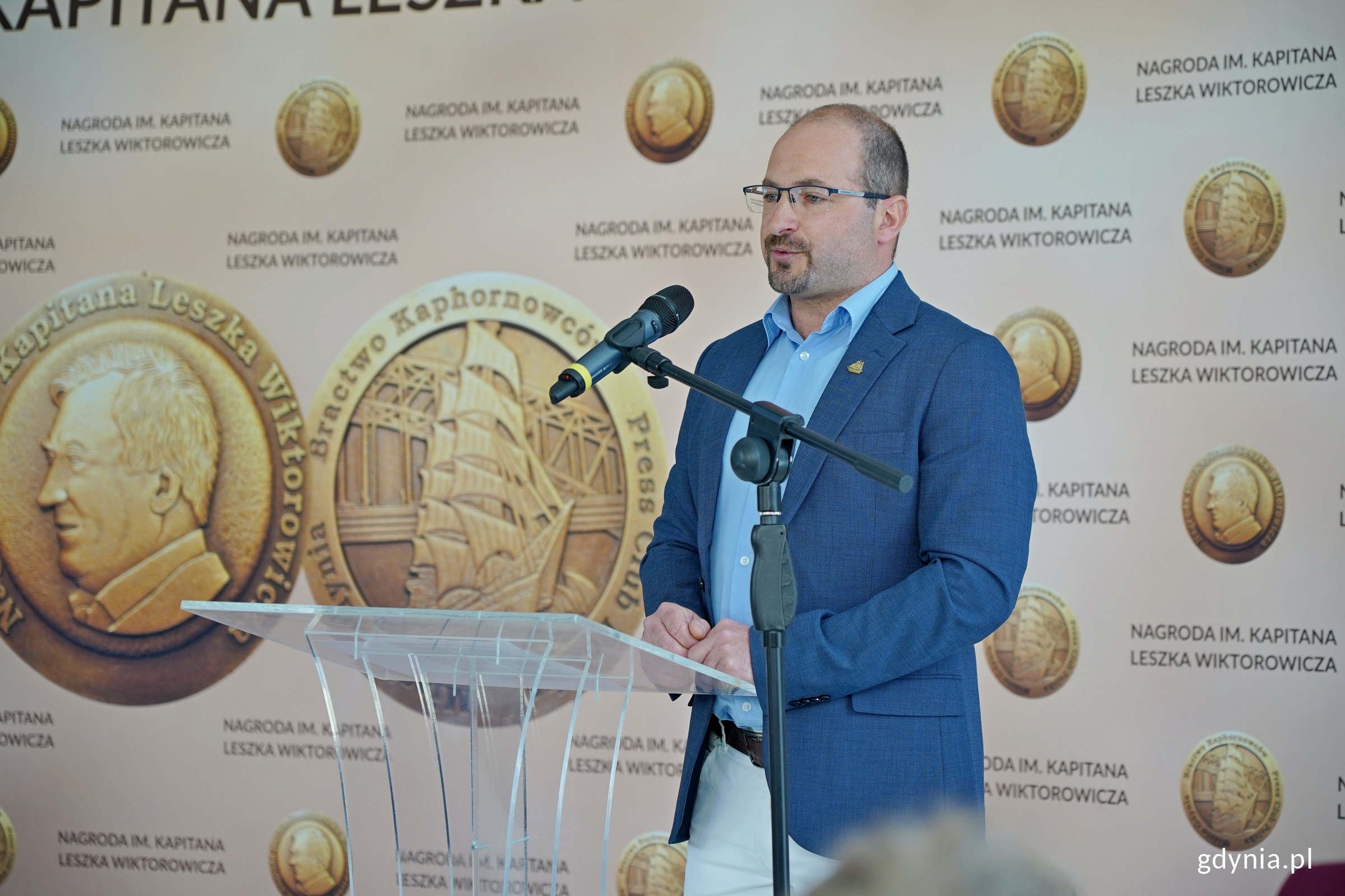 kpt. Michał Bielski, laureat Nagrody im. Kapitana Leszka Wiktorowicza, przemawiający podczas gali (fot. Magdalena Czernek)