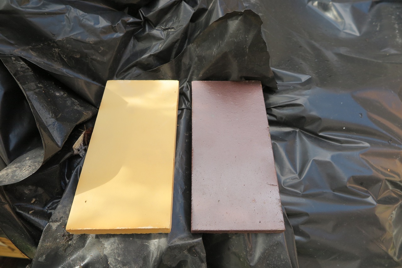 Płytki wsp&oacute;łczesne wykonane na wz&oacute;r oryginalnych.